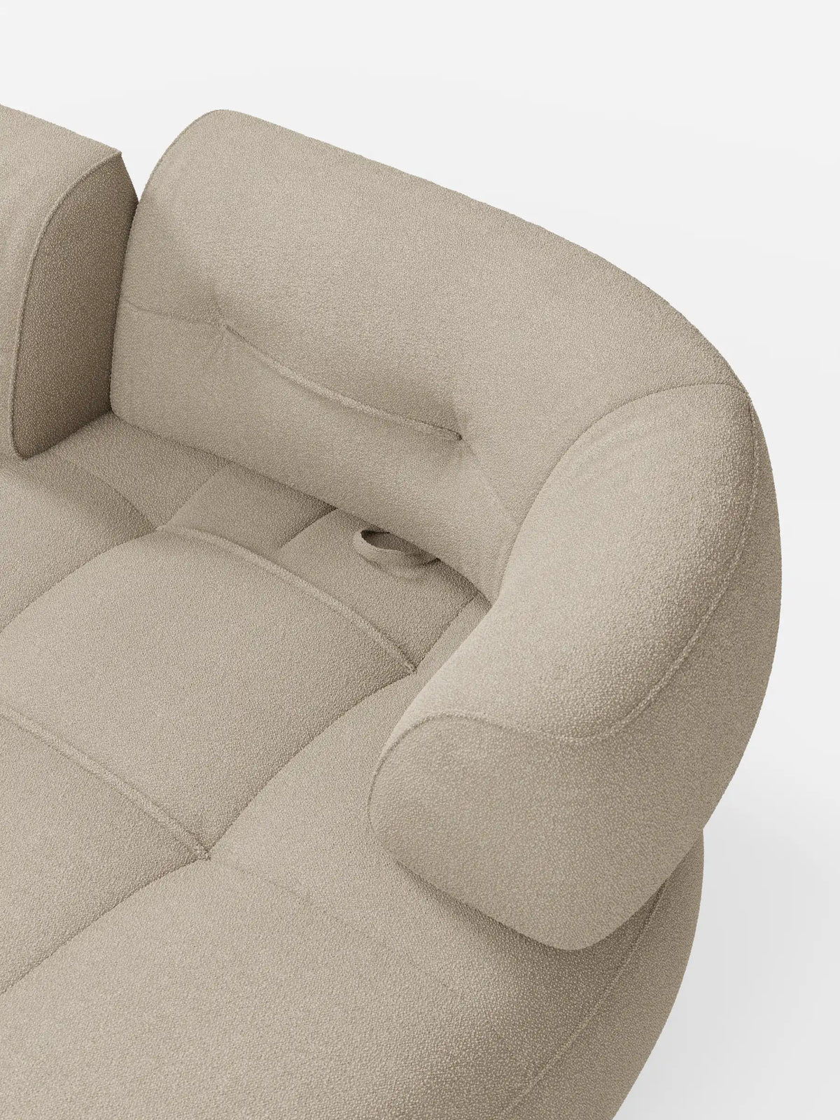 Il divano Curvato a fagiolo a 3 posti con schienali traslanti in morbido tessuto effetto cotone smacchiabile T33 è un divano curvo contemporaneo a tre posti, realizzato in tessuto beige testurizzato, con cuscini dello schienale spostabili e linguetta di estrazione integrata.