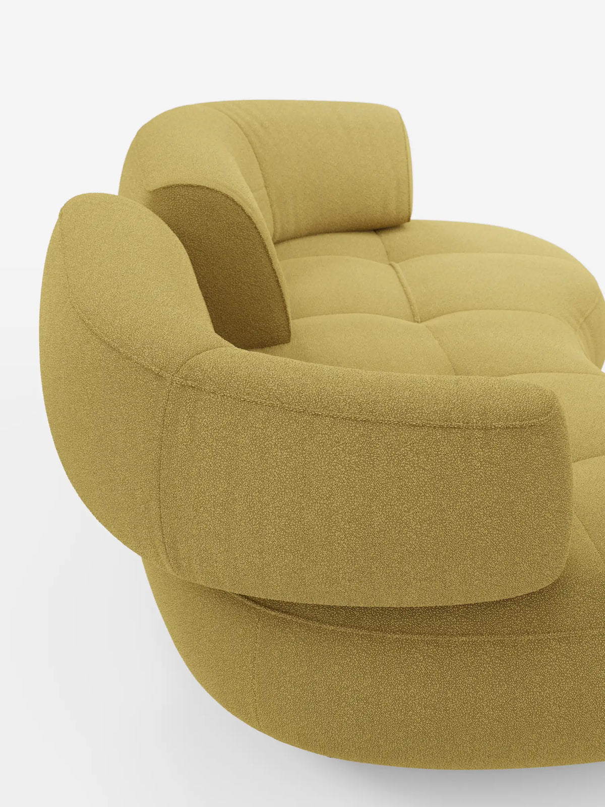 Croissant, divano curvo a forma di fagiolo a 3 posti con schienali regolabili, rivestito in morbido tessuto effetto cotone lavabile T33: un divano curvo a 3 posti color verde oliva chiaro, dalla silhouette a forma di fagiolo, con schienali regolabili e seduta capitonné.