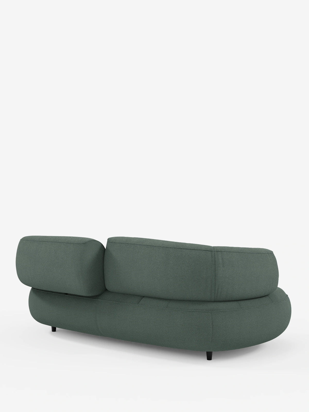 Divano Curvo a Fagiolo Croissant a tre posti con schienali traslanti, rivestito in morbido tessuto effetto cotone smacchiabile T33, caratterizzato da un design sobrio color verde acqua a forma di fagiolo, con due cuscini dello schienale indipendenti e gambe cilindriche scure.