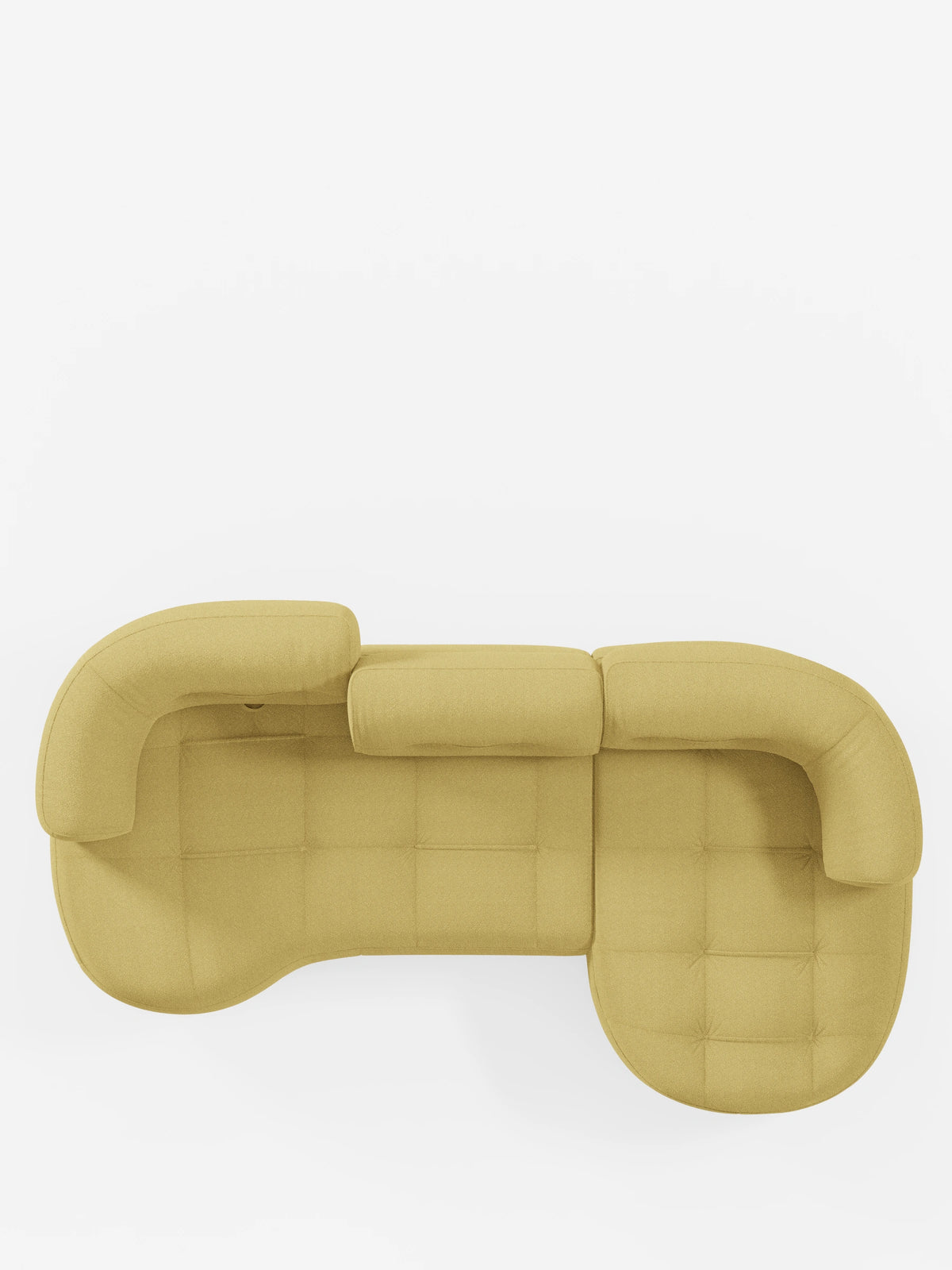Una vista dall'alto del divano angolare “Croissant”, di colore giallo chiaro, dal design a fagiolo e con schienali scorrevoli in morbido tessuto effetto cotone lavabile T33, caratterizzato da una seduta curva e trapuntata e da schienali mobili su sfondo bianco.