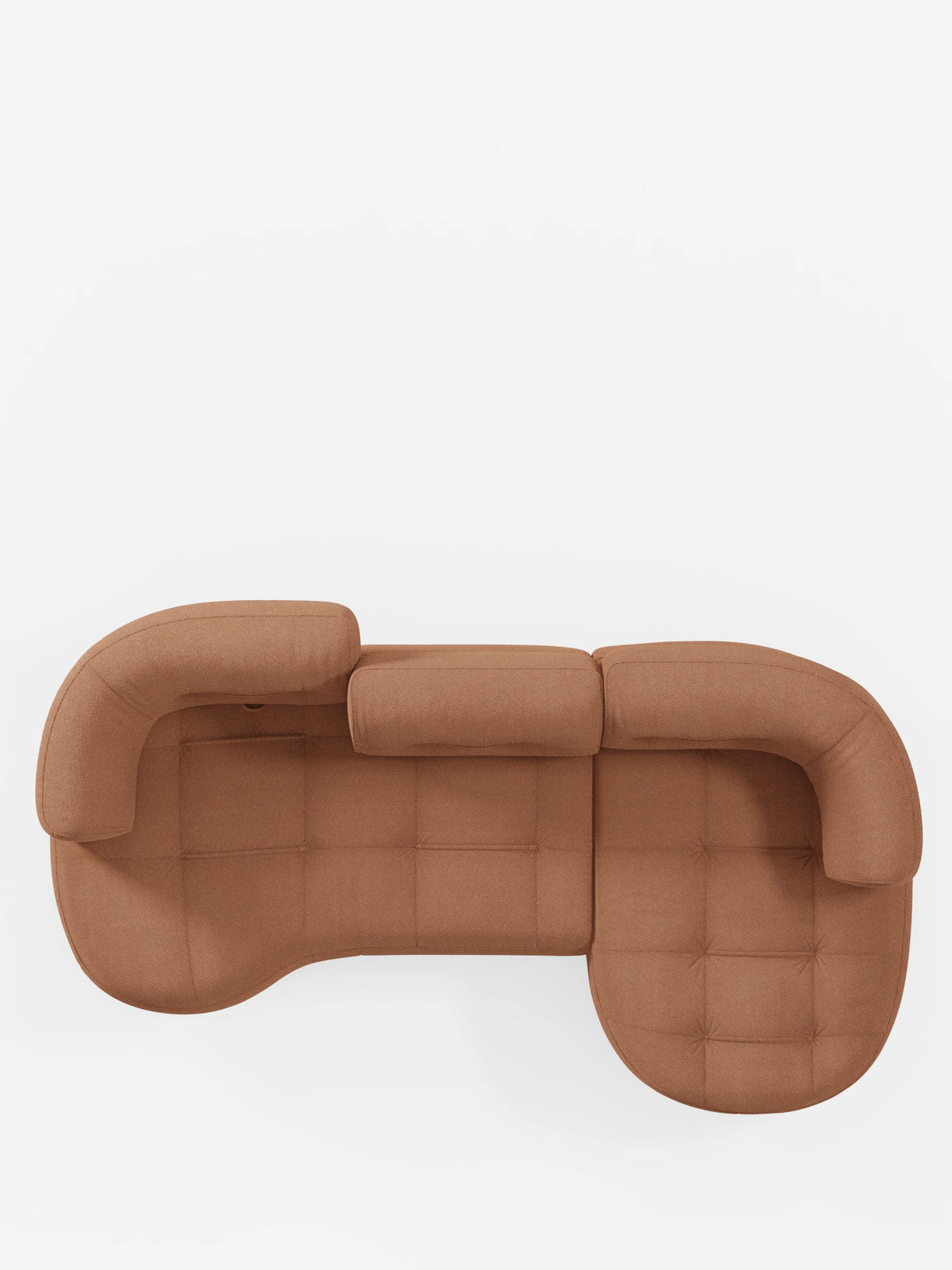 Un divano angolare Croissant dal design a forma di fagiolo, con schienali scorrevoli in morbido tessuto effetto cotone lavabile; divano componibile T33 in terracotta calda e strutturata, con estremità ricurve, schienali regolabili e seduta quadrata trapuntata.