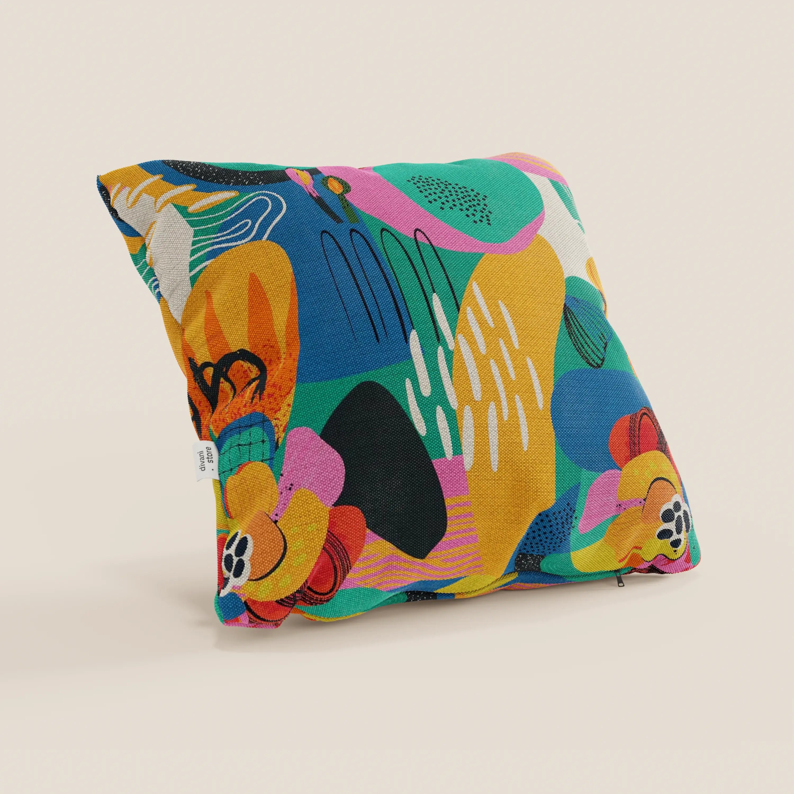 Il cuscino Joy collezione cuscini di Divani.Store è un cuscino quadrato di 45x45 cm in fresco cotone impermeabile giallo, caratterizzato da un vivace motivo astratto multicolore con forme audaci, elementi floreali e linee a pennello.