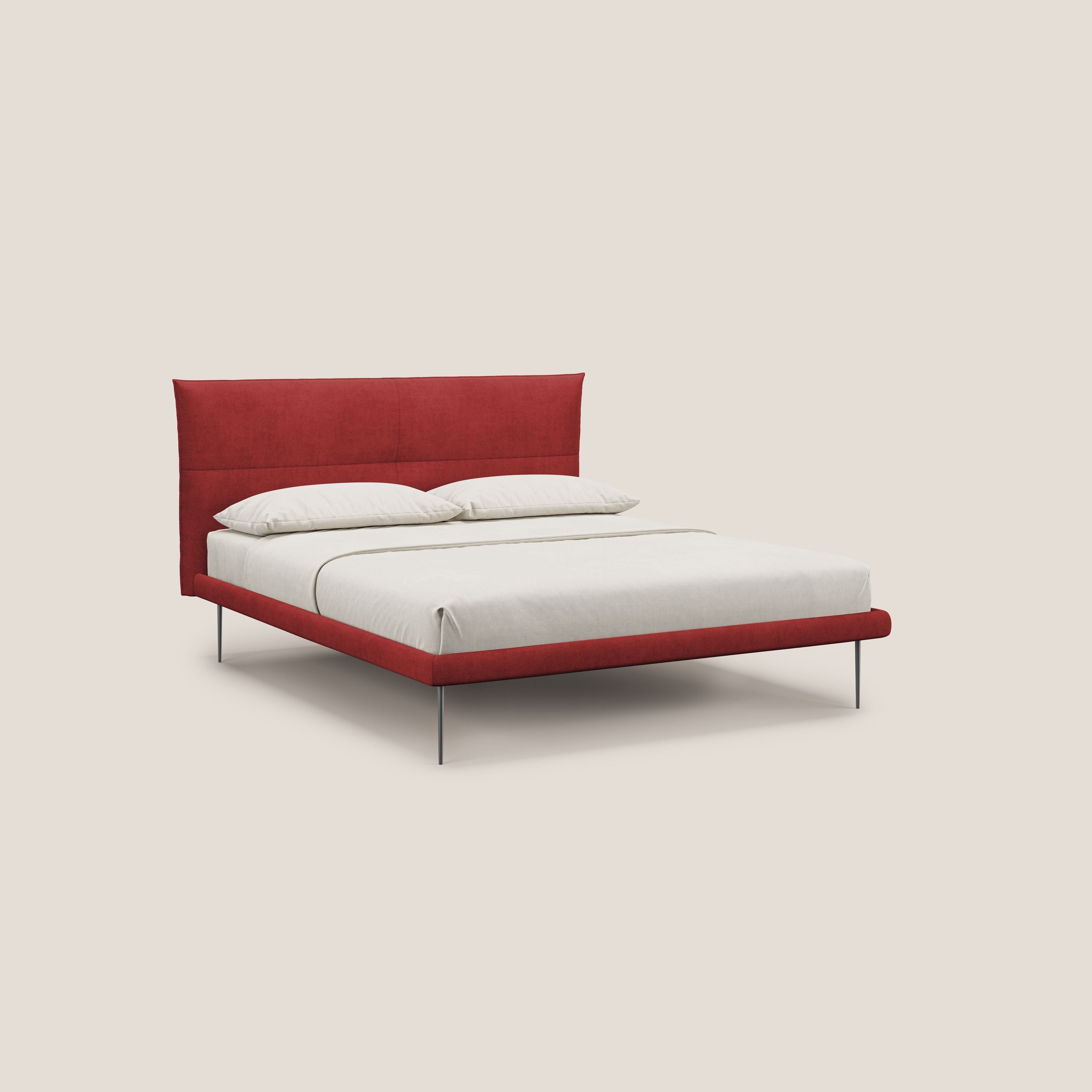 Akiko letto imbottito con piedi alti in metallo in tessuto impermeabile T02 rosso - divani.store