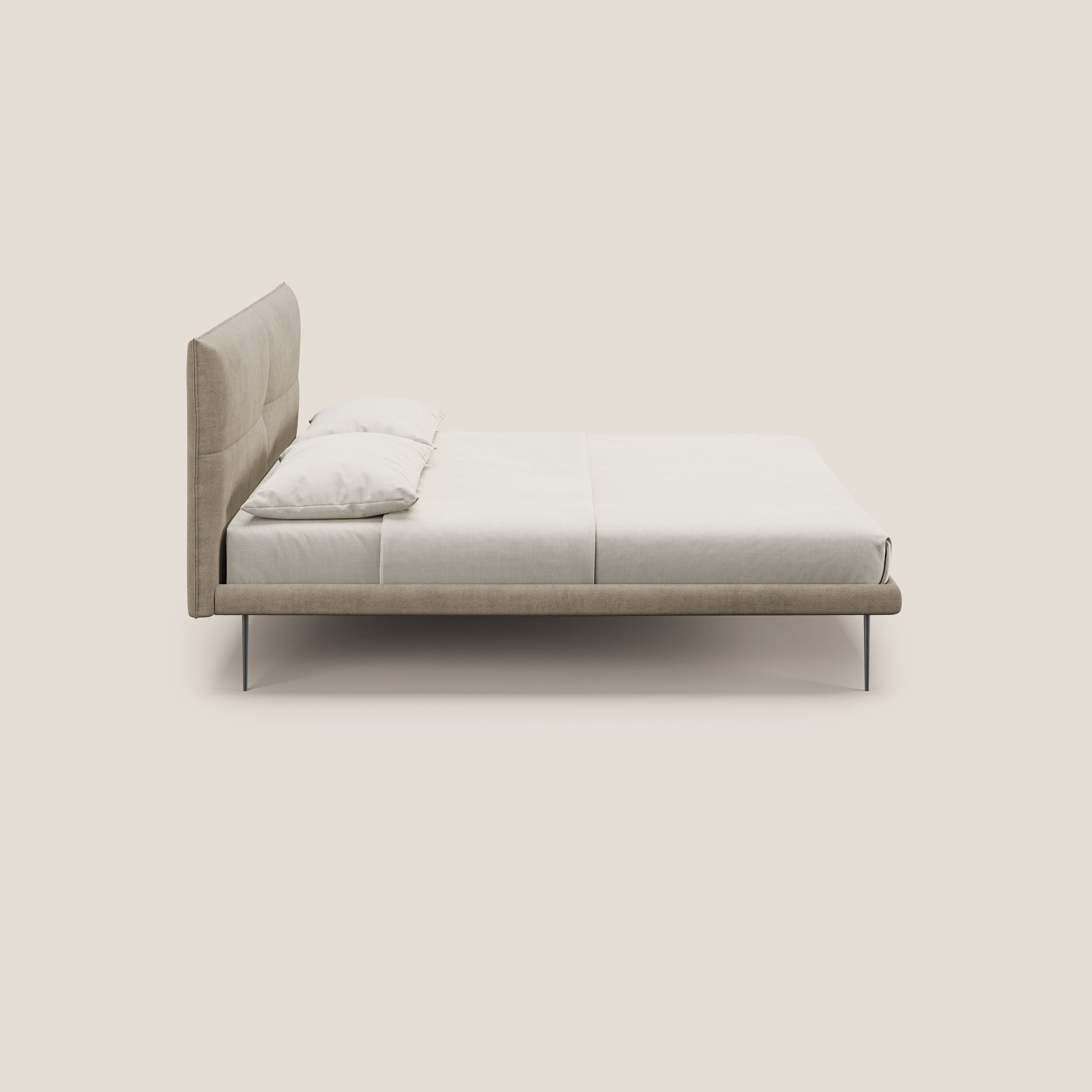 Akiko letto imbottito con piedi alti in metallo in tessuto impermeabile T02 beige - divani.store