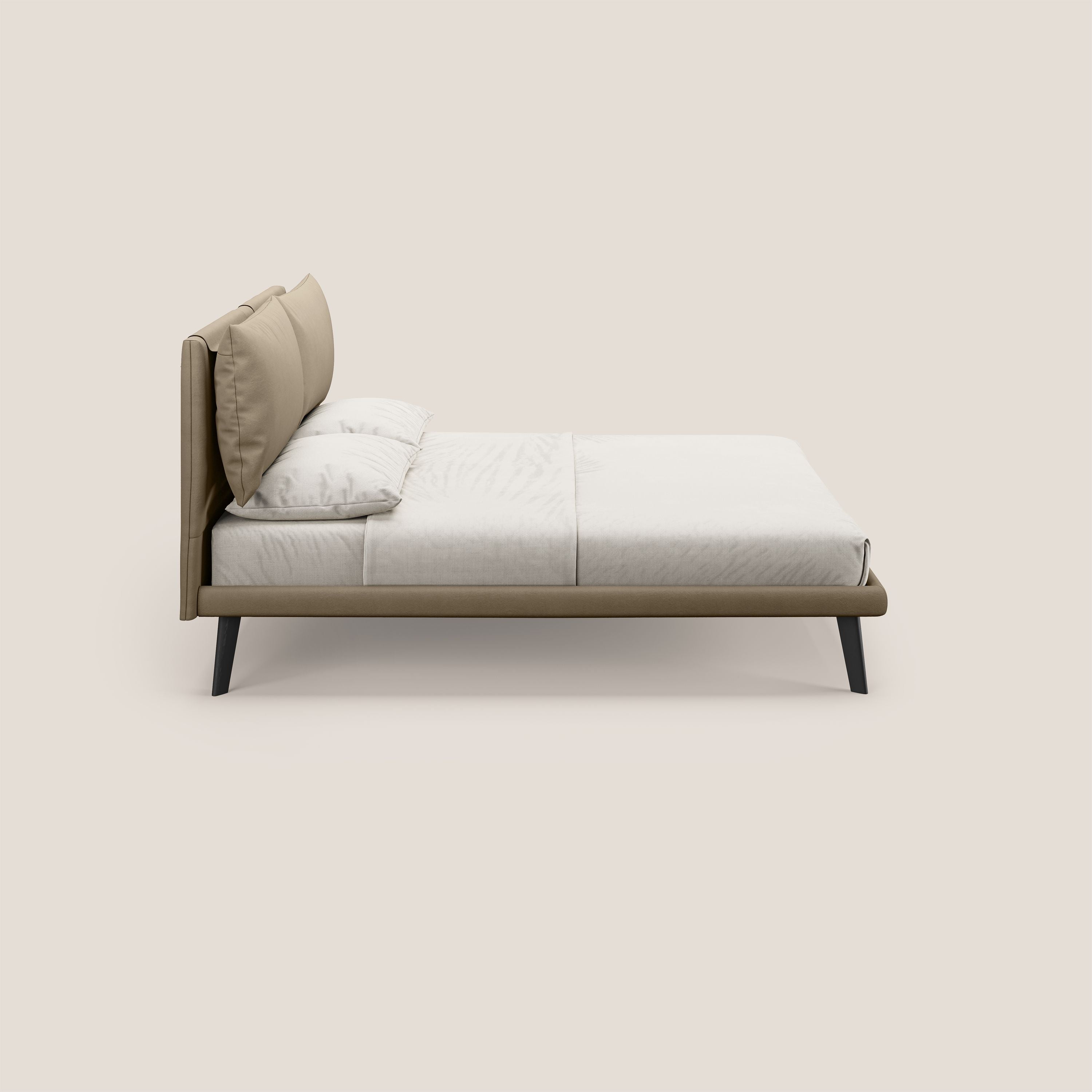 Astrid letto imbottito con piedi in legno in microfibra smacchiabile T11 tortora - divani.store
