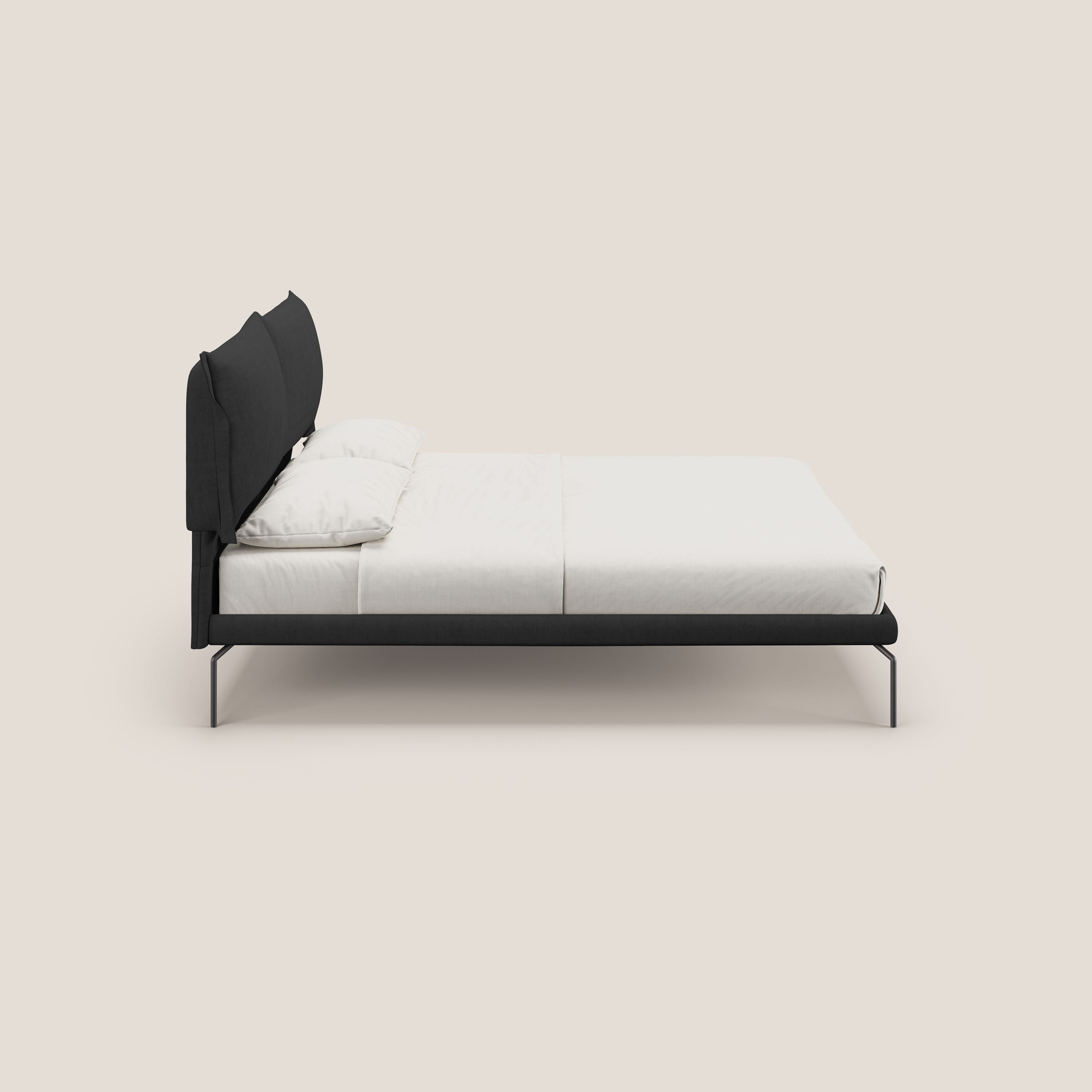 Bice letto imbottito con cuscini e piedi alti in metallo in tessuto impermeabile T02 nero - divani.store