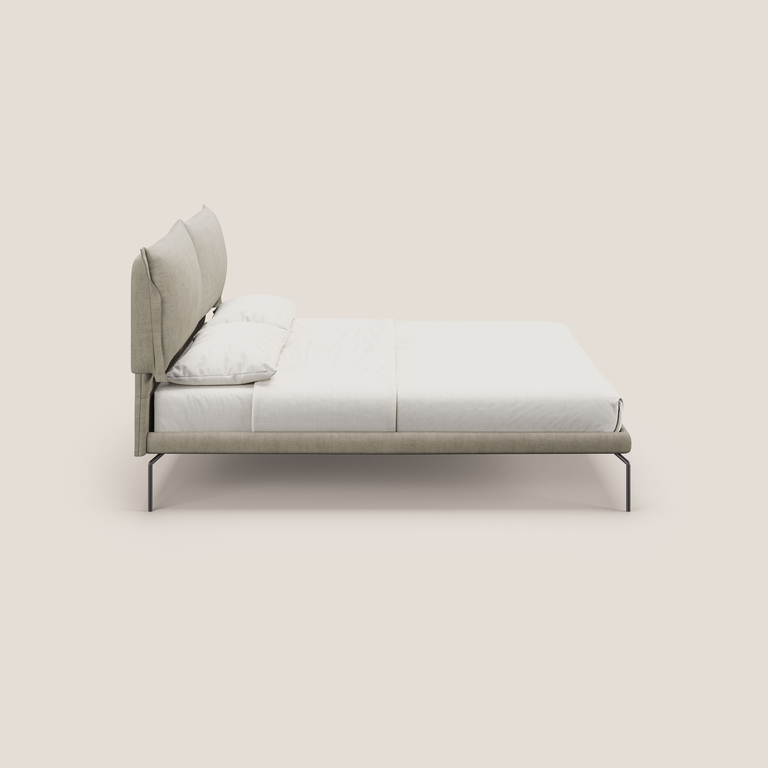 Bice letto imbottito con cuscini e piedi alti in metallo in tessuto impermeabile T02 panna - divani.store