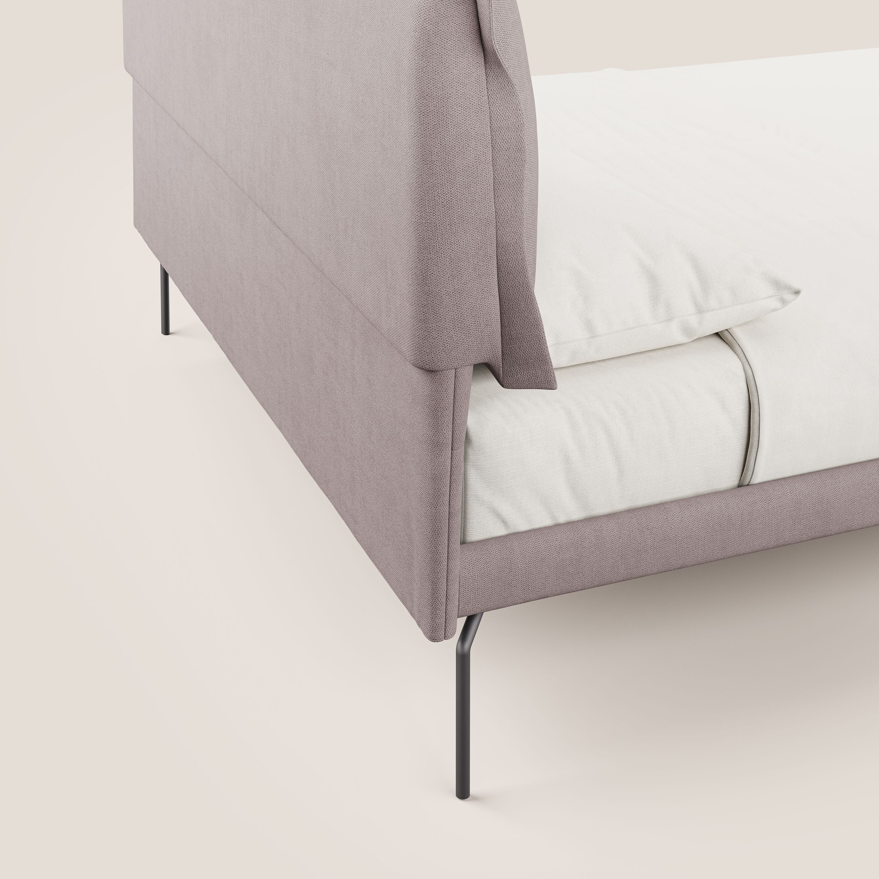 Bice letto imbottito con cuscini e piedi alti in metallo in tessuto impermeabile T02 rosa - divani.store