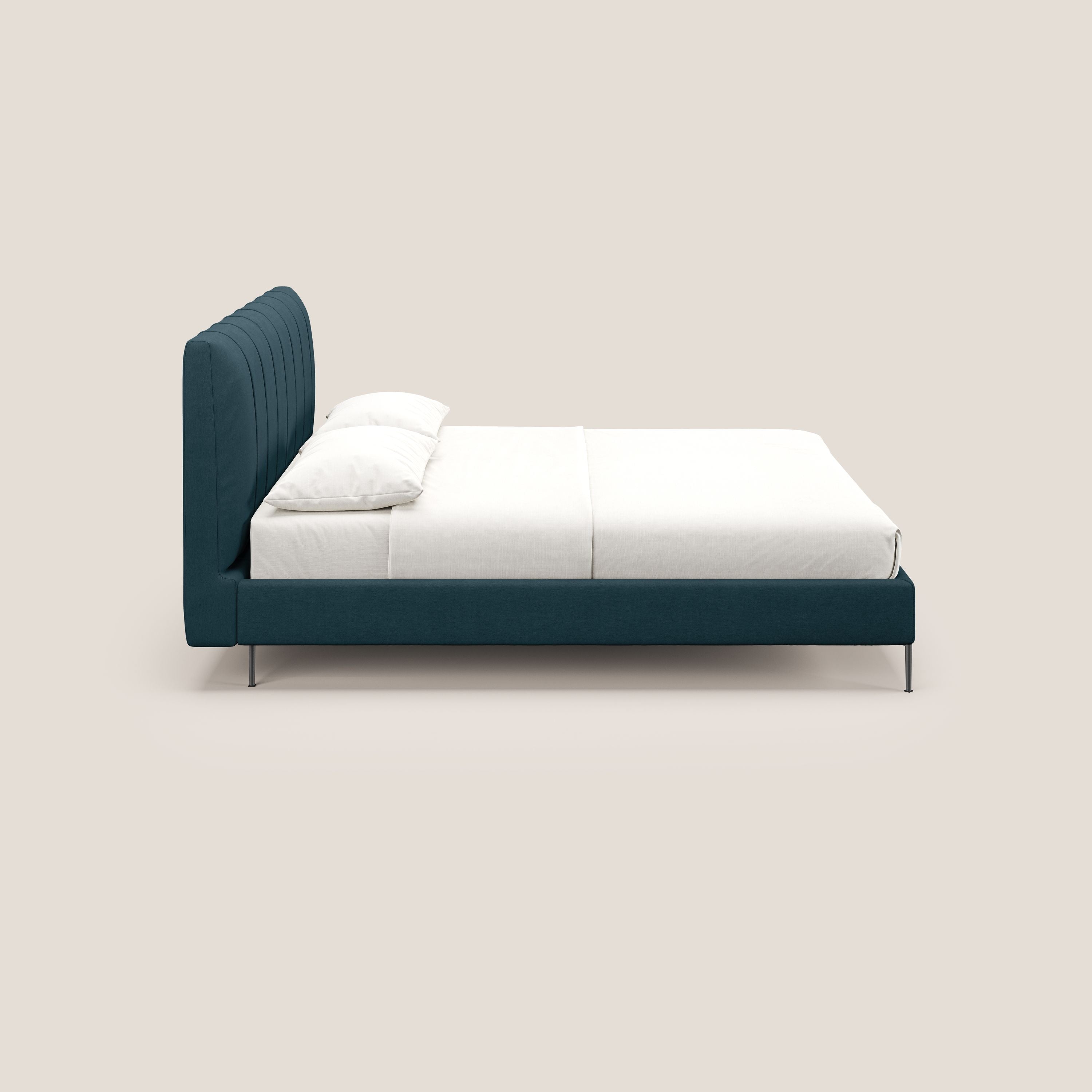 Calliope letto imbottito piedini alti completamente sfoderabile in tessuto smacchiabile T17 petrolio - divani.store