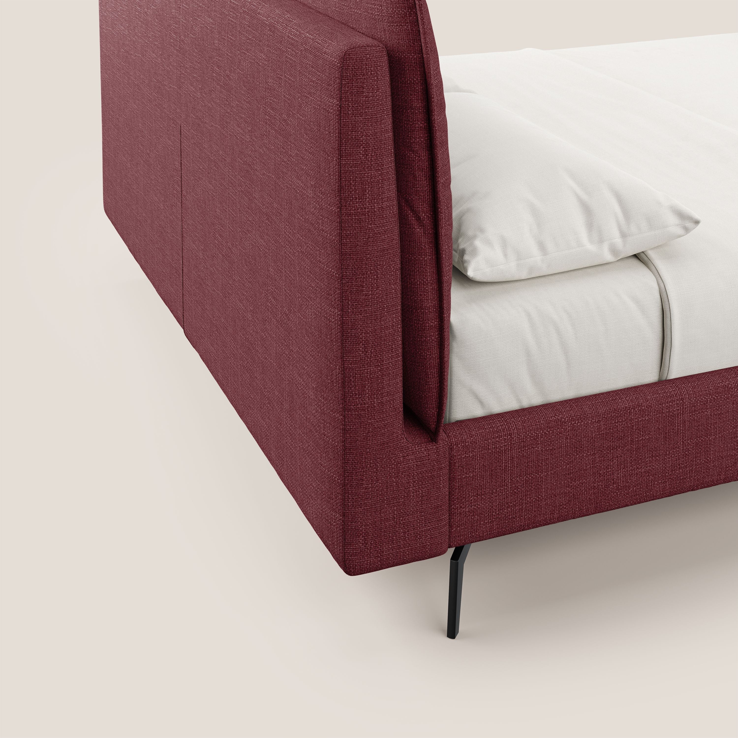 Cloe letto imbottito con piedi in metallo sfoderabile in tessuto fiammato impermeabile T06 rosso - divani.store