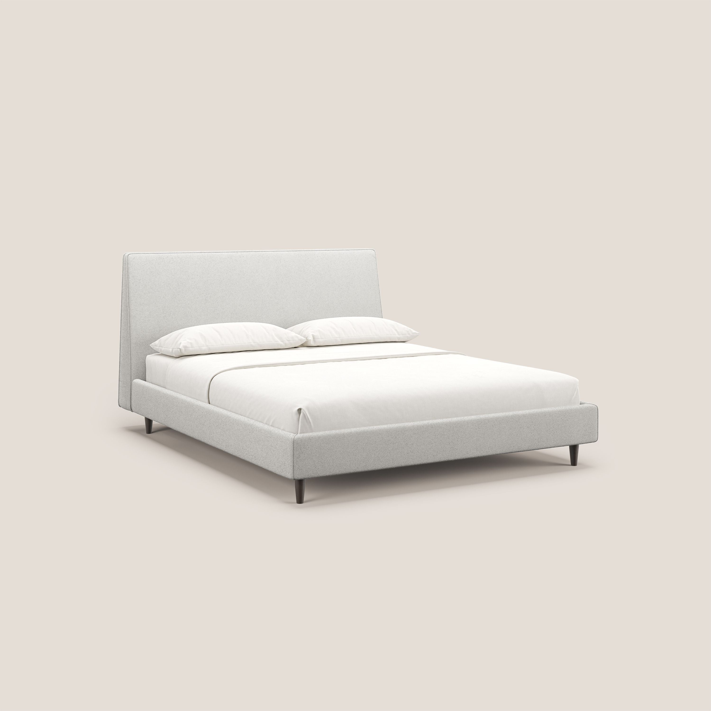 Dorotea letto imbottito con piedi in legno in morbido bouclé impermeabile T07 grigio - divani.store