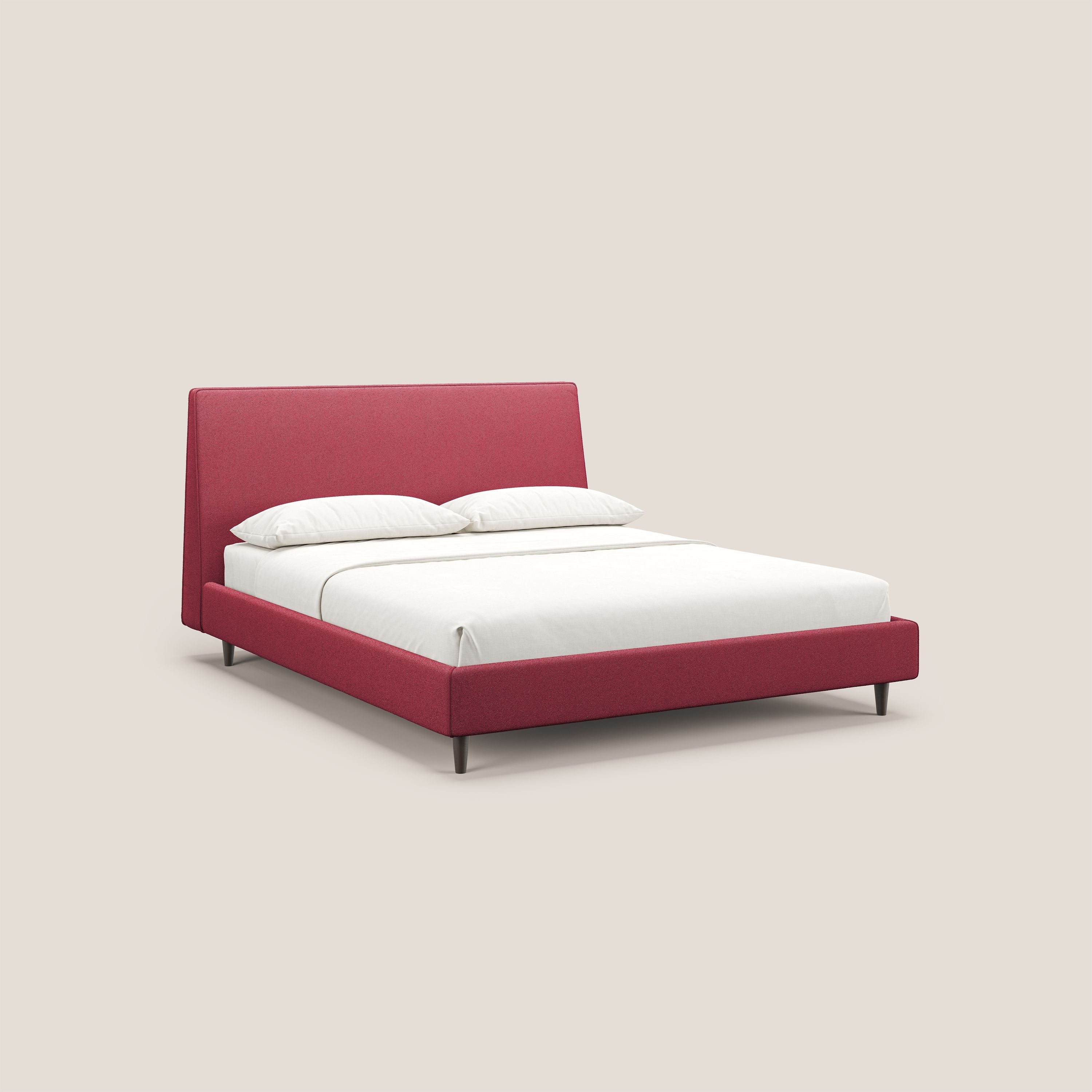 Dorotea letto imbottito con piedi in legno in morbido bouclé impermeabile T07 rosso - divani.store
