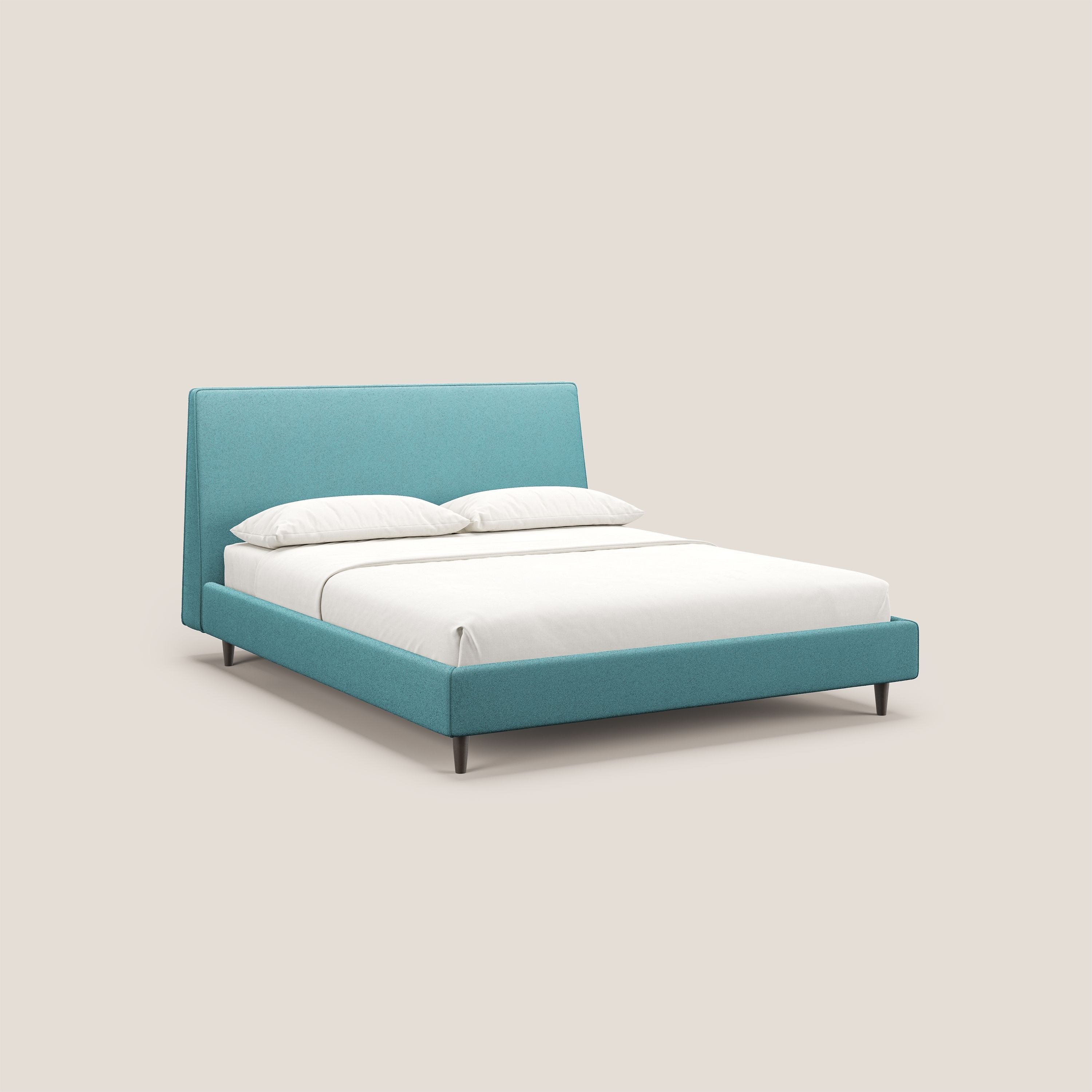 Dorotea letto imbottito con piedi in legno in morbido bouclé impermeabile T07 azzurro - divani.store