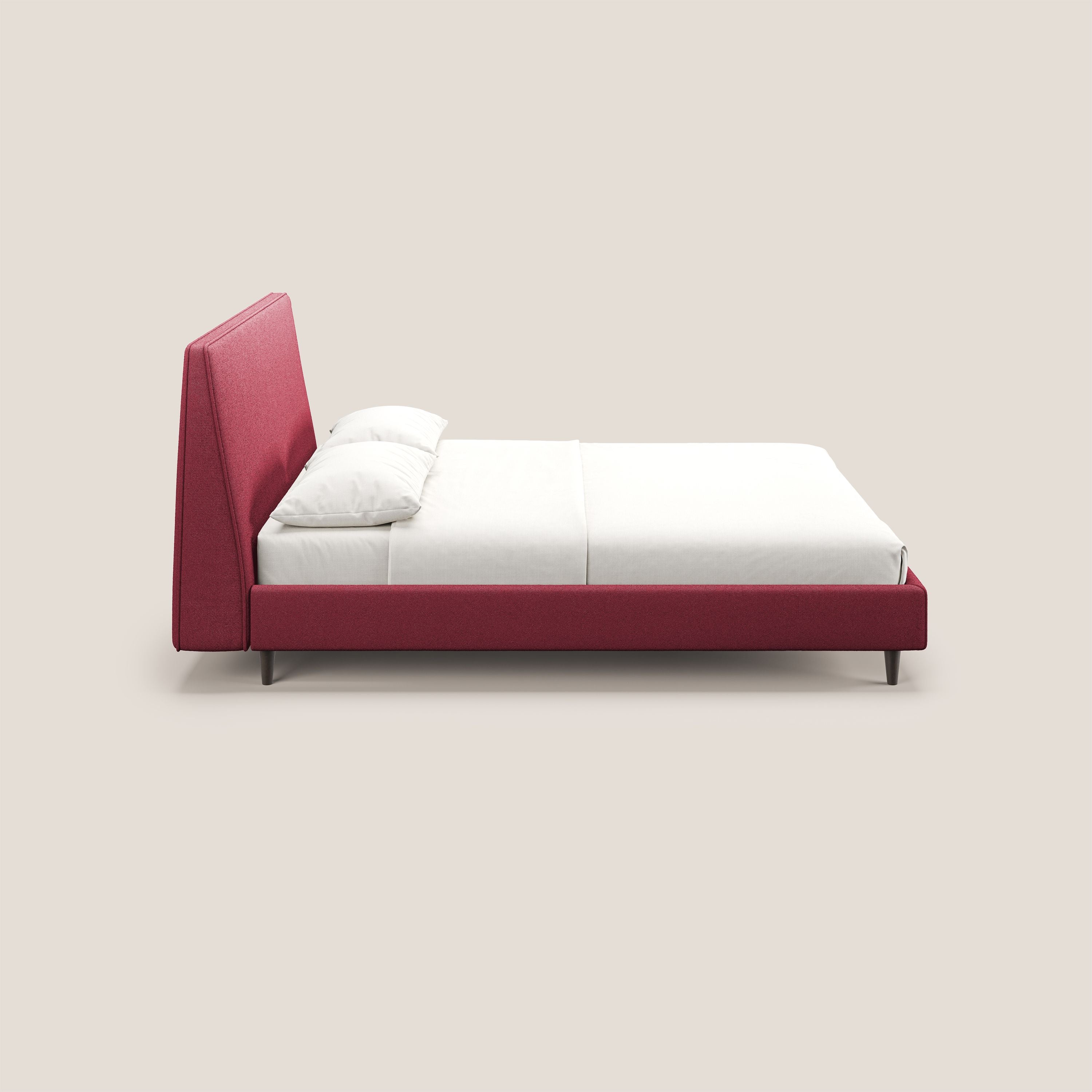 Dorotea letto imbottito con piedi in legno in morbido bouclé impermeabile T07 rosso - divani.store