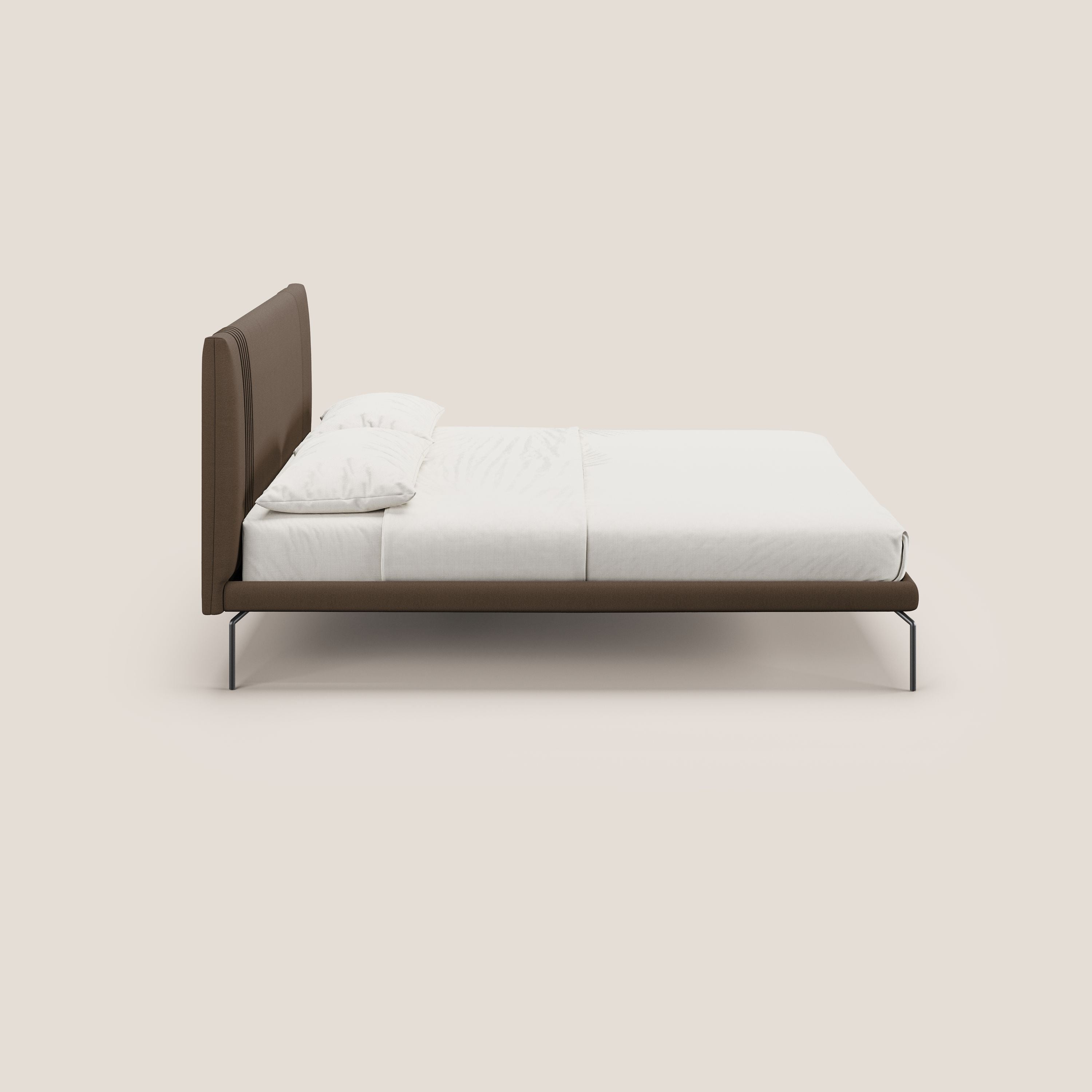 Finn letto imbottito con piedi alti in metallo in tessuto smacchiabile T05 marrone - divani.store