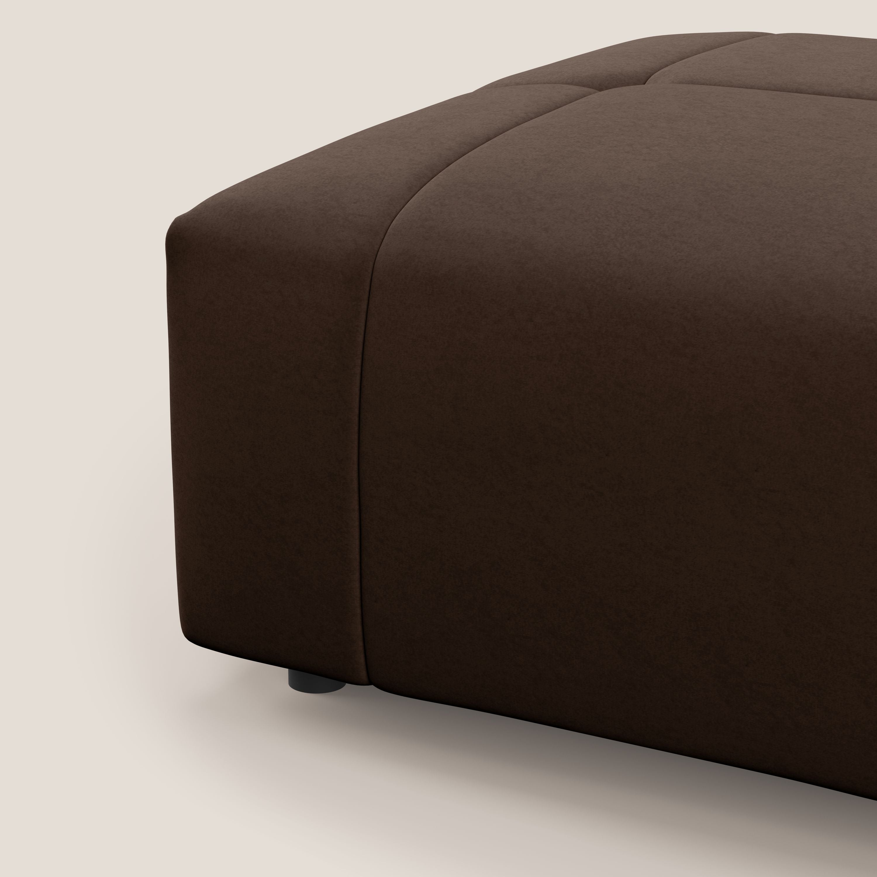 Giotto pouf in morbida microfibra effetto velluto impermeabile idrorepellente T09 marrone - divani.store