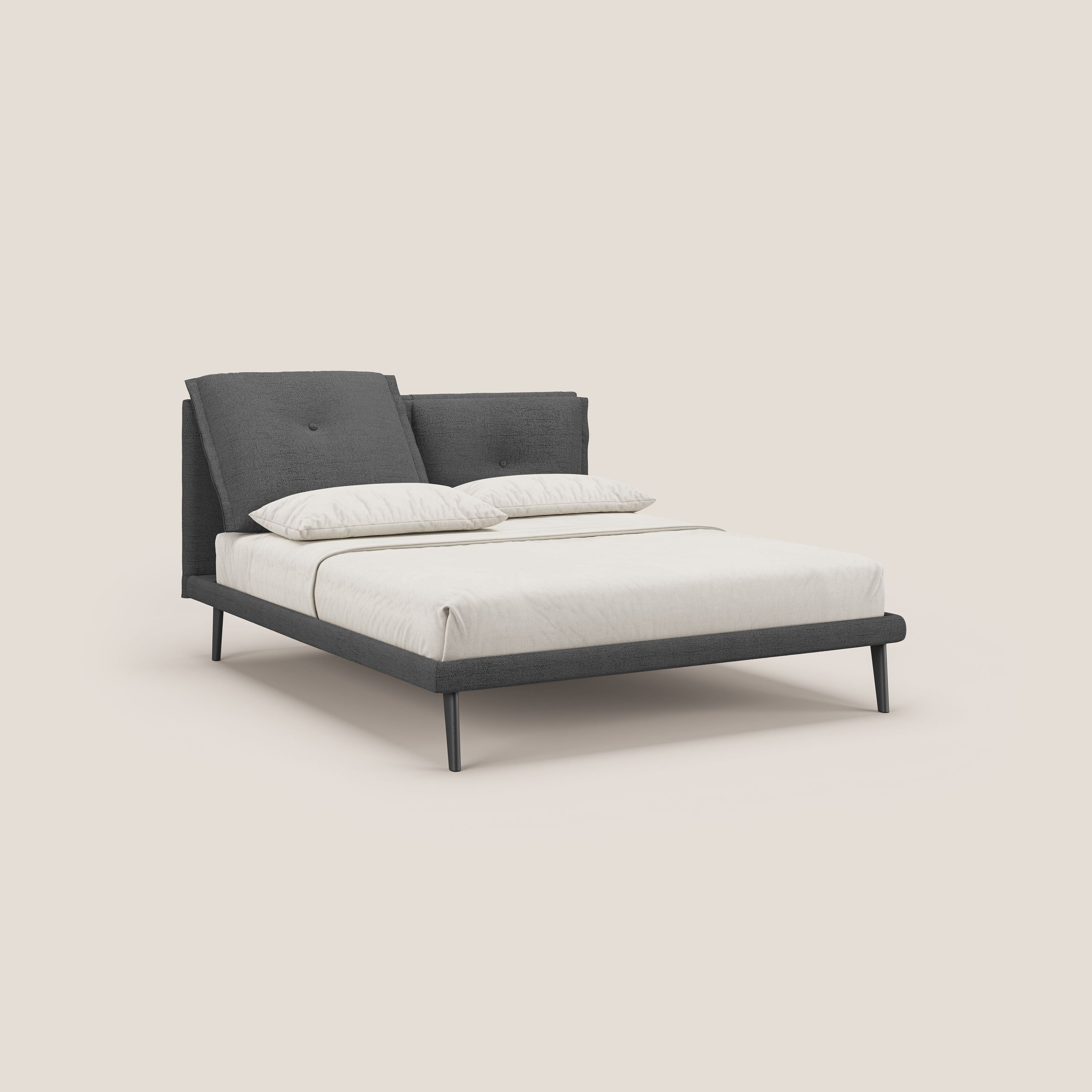 Ibuki letto con cuscini trapuntati regolabili e piedi in mogano in tessuto fiammato impermeabile T03 grigio - divani.store
