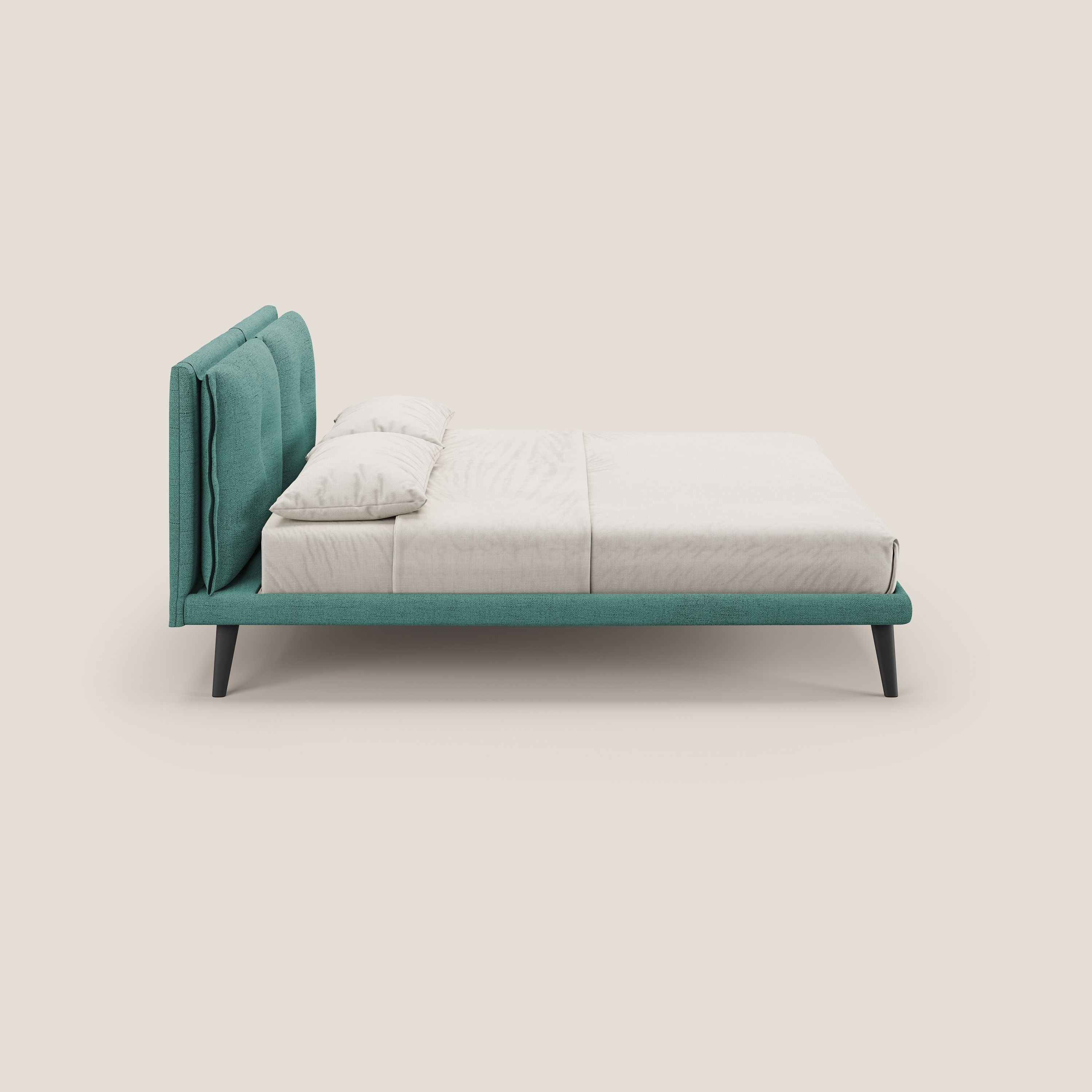 Ibuki letto con cuscini trapuntati regolabili e piedi in mogano in tessuto fiammato impermeabile T03 verde acqua - divani.store