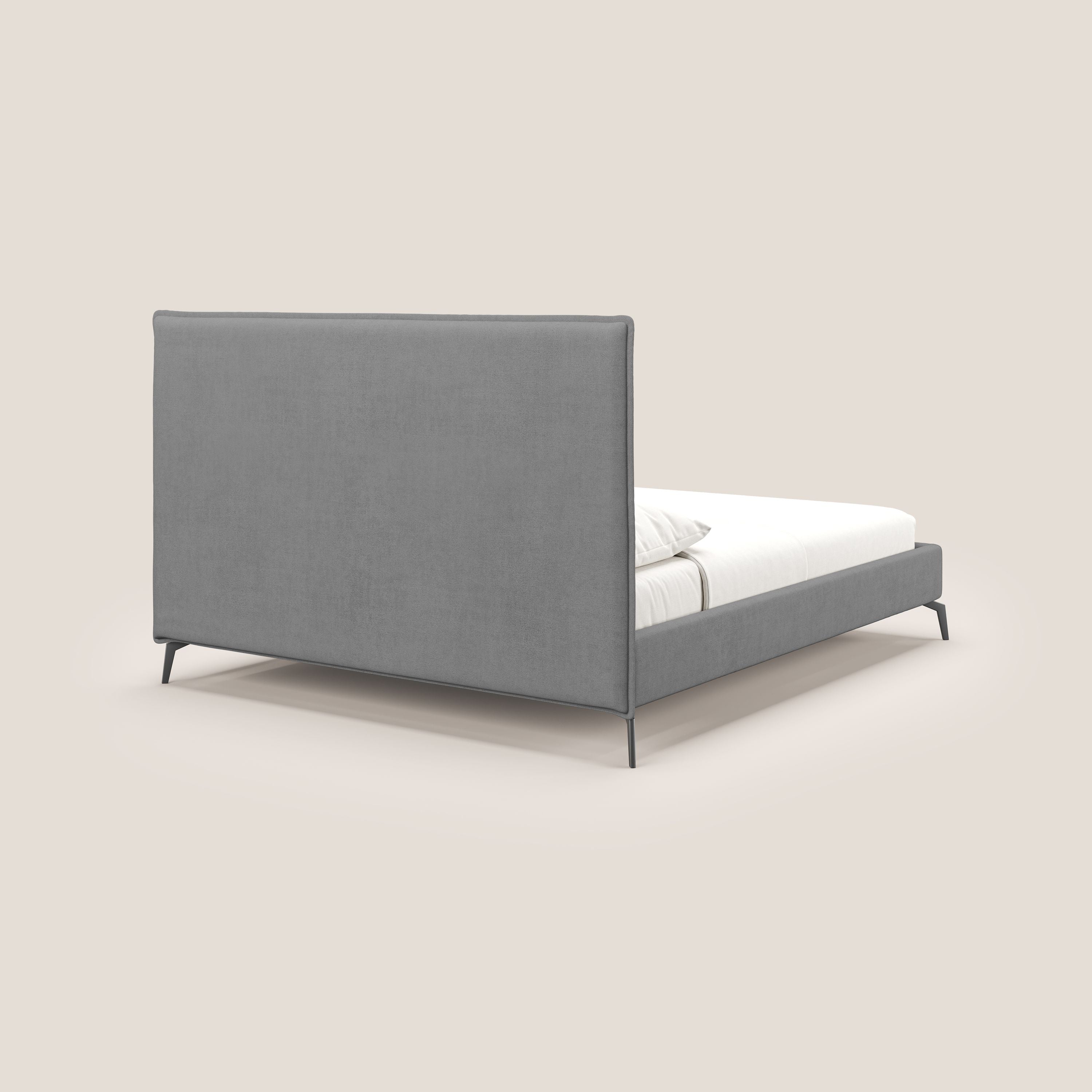 Iris letto imbottito con piedini neri sfoderabile in tessuto impermeabile T02 grigio - divani.store