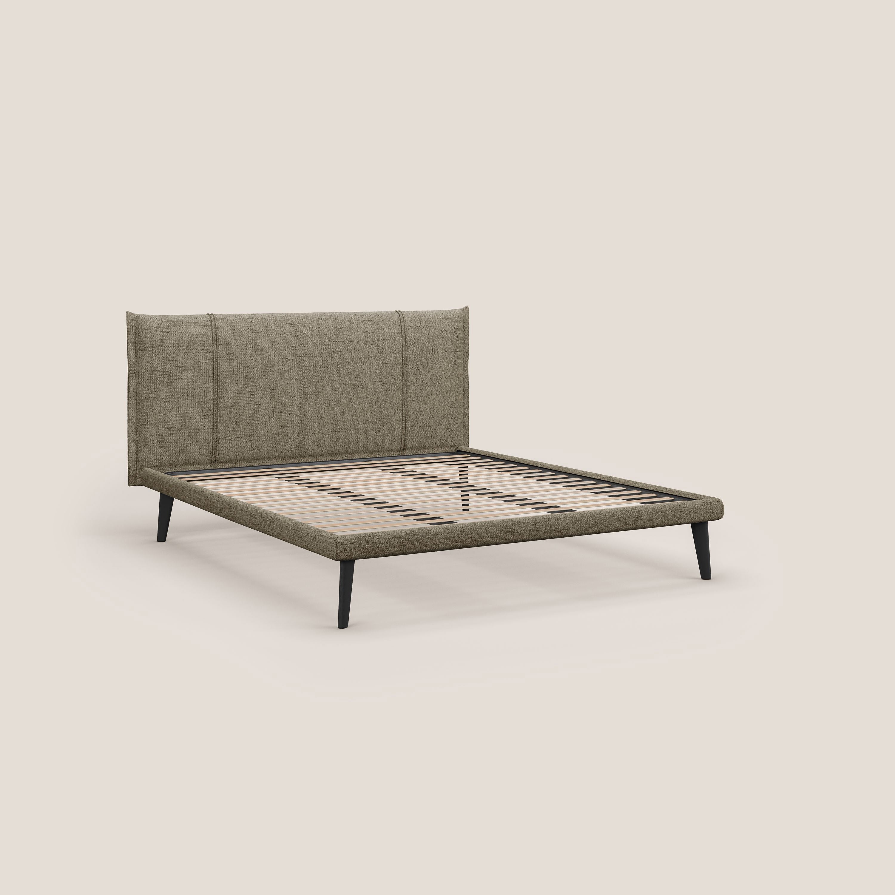 Klaus LETTO moderno con piedi in mogano e tessuto fiammato impermeabile T03 marrone - divani.store