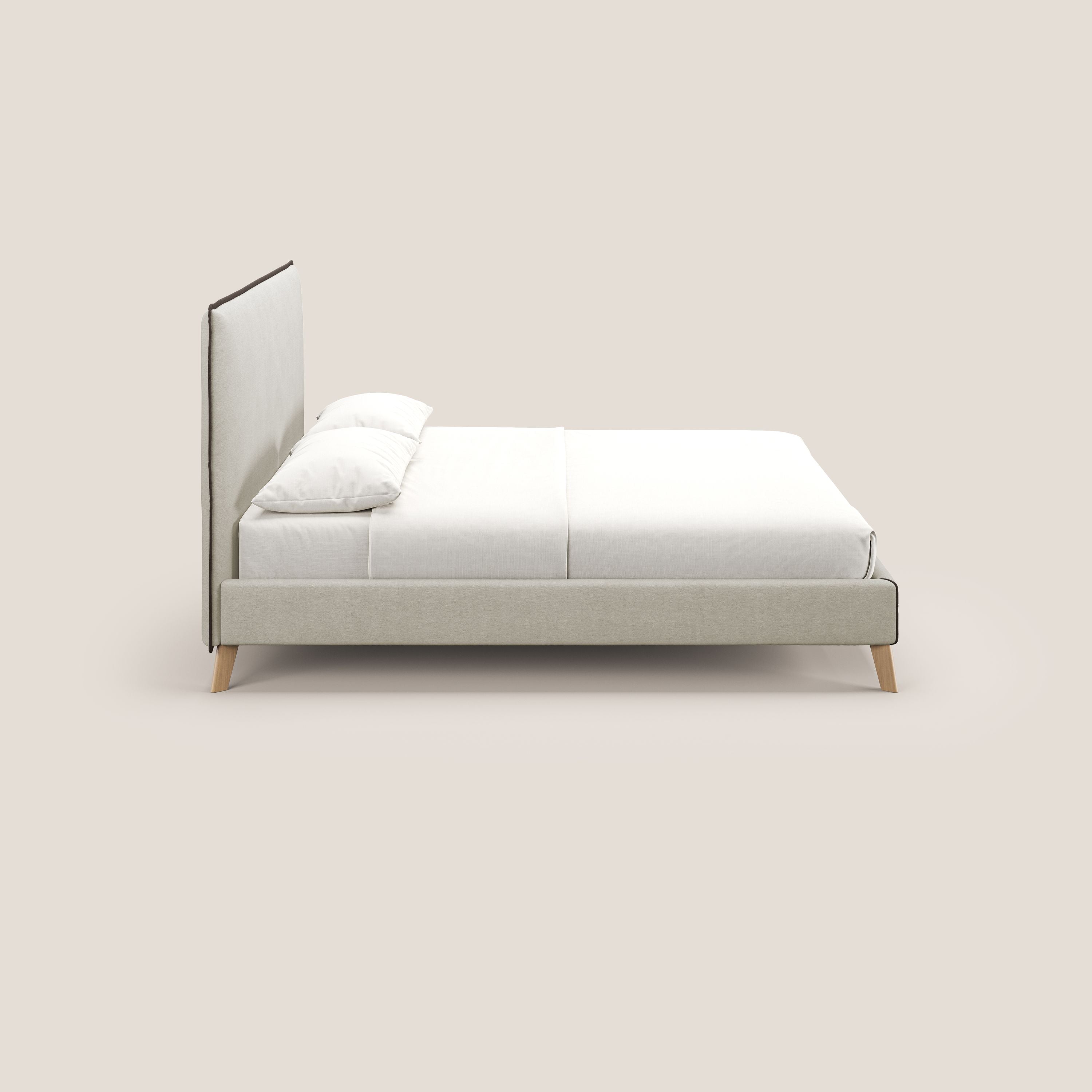 Leila letto imbottito con piedini legno in tessuto smacchiabile T17 panna - marrone - divani.store