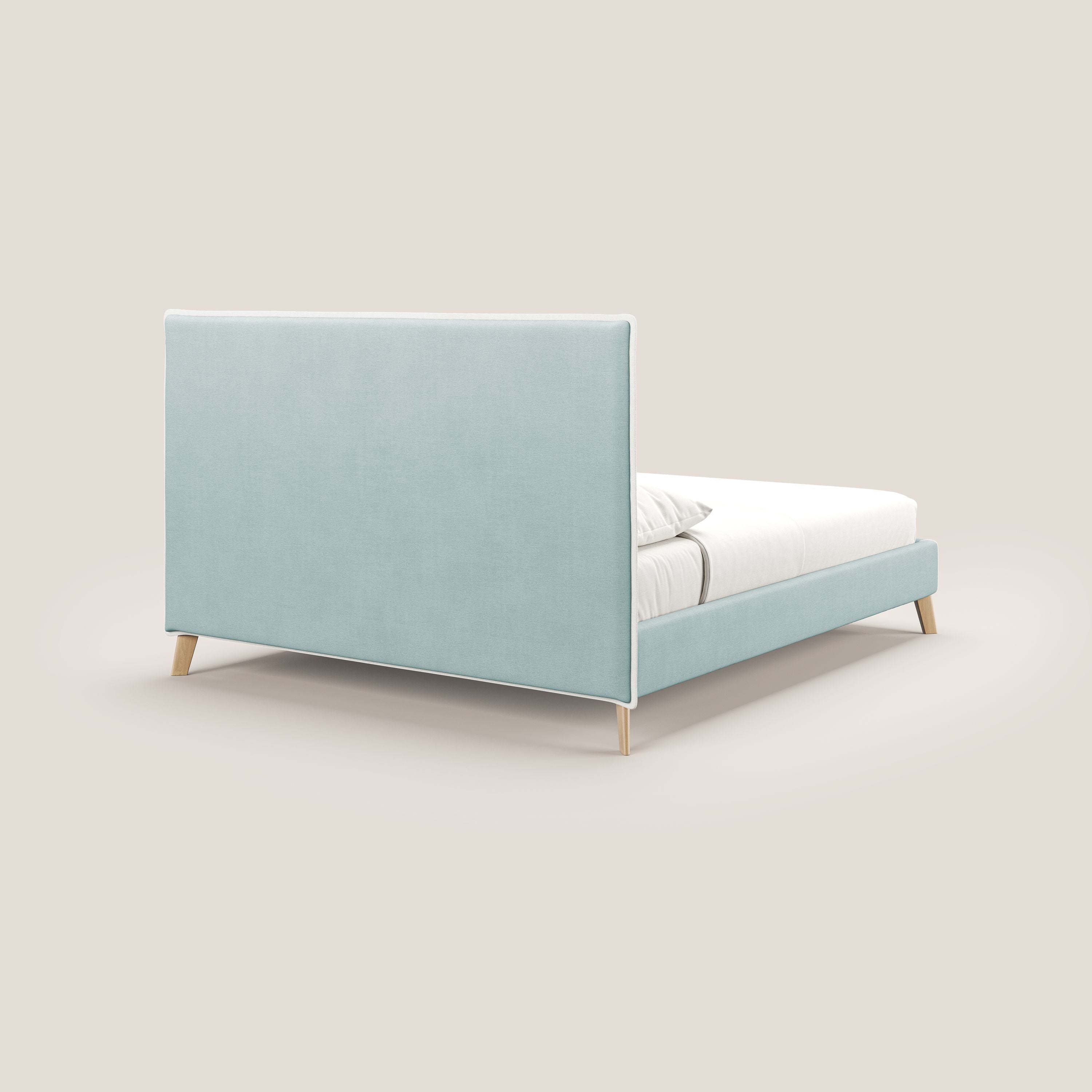 Leila letto imbottito con piedini legno in tessuto smacchiabile T17 verde acqua - bianco - divani.store