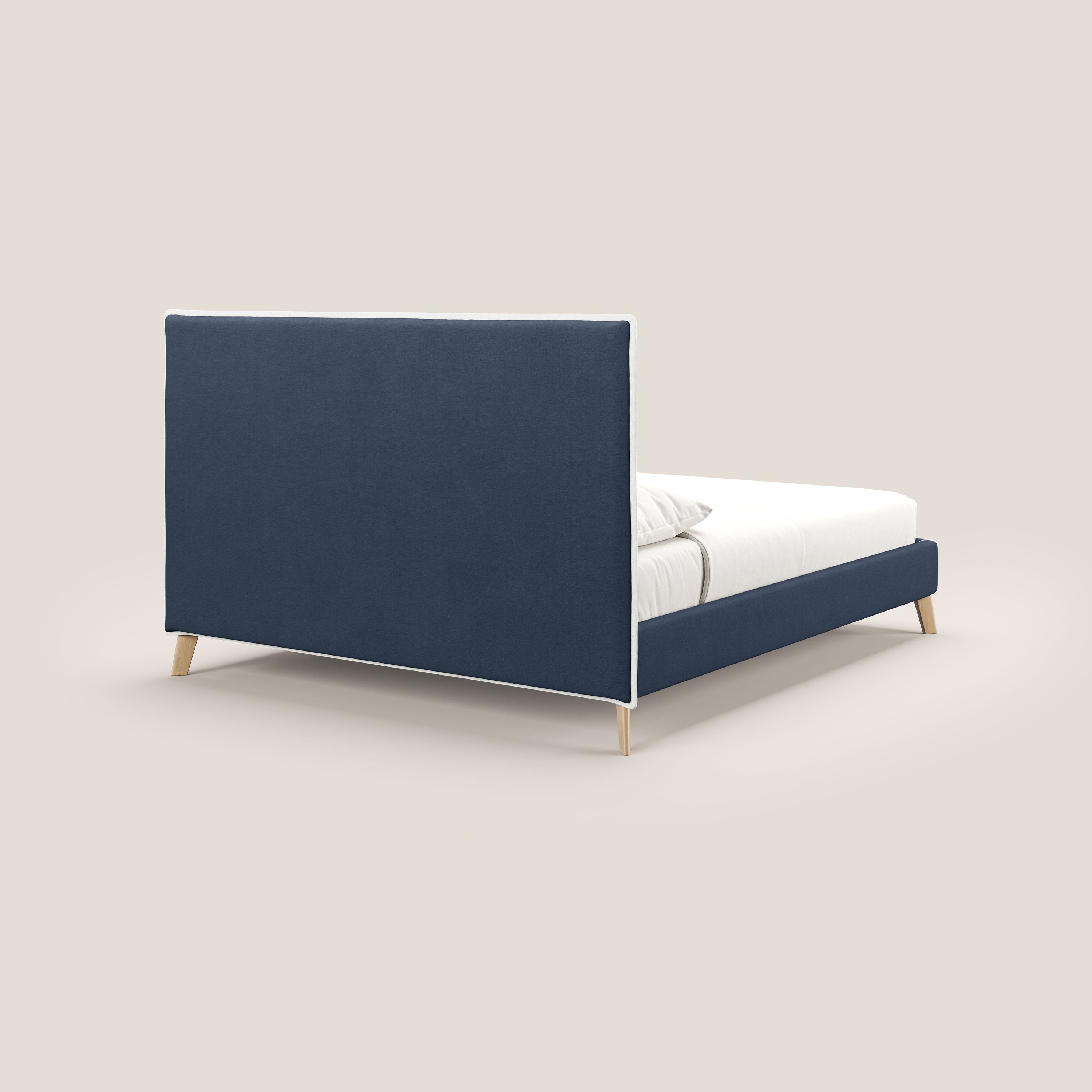 Leila letto imbottito con piedini legno in tessuto smacchiabile T17 blu - bianco - divani.store