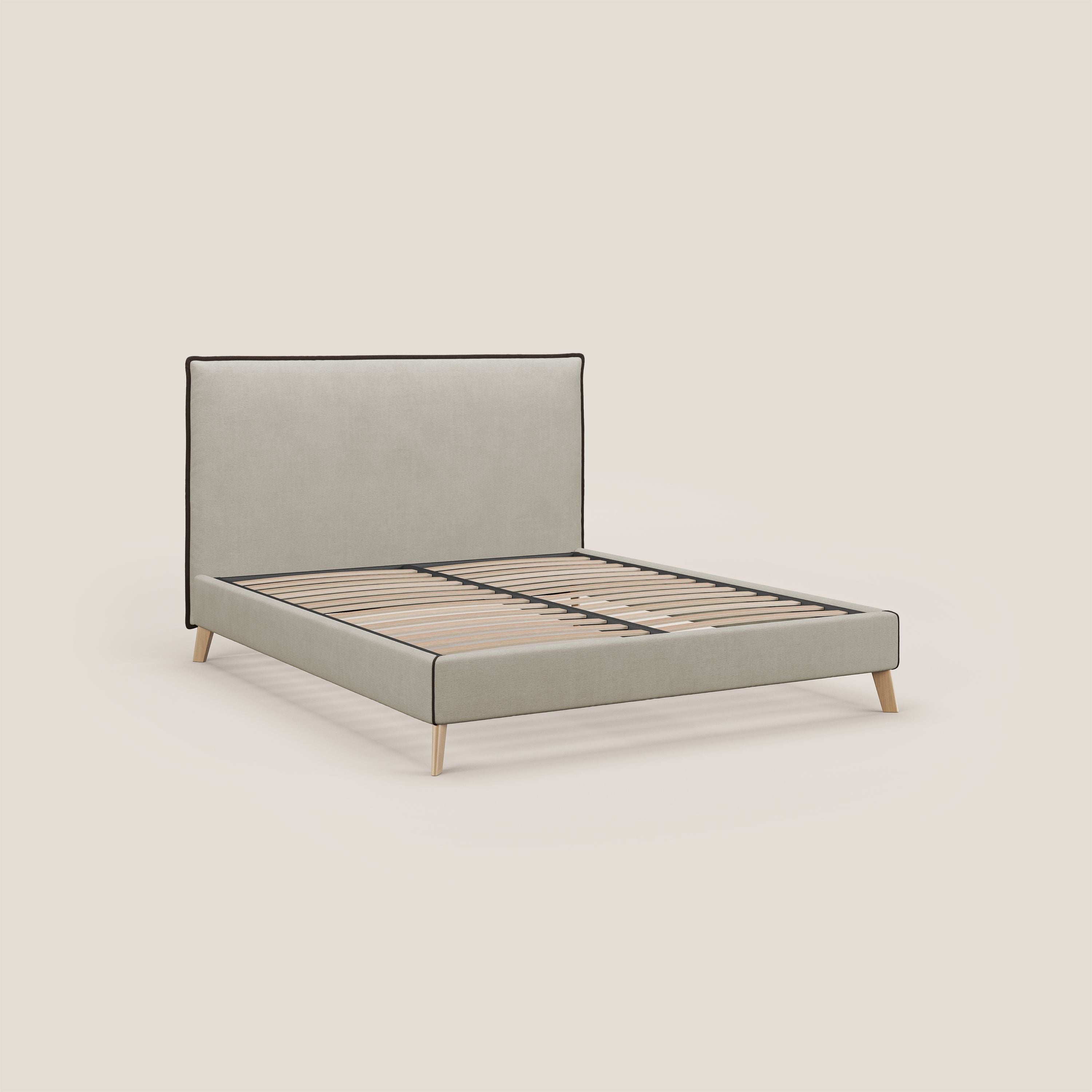 Leila letto imbottito con piedini legno in tessuto smacchiabile T17 panna - marrone - divani.store