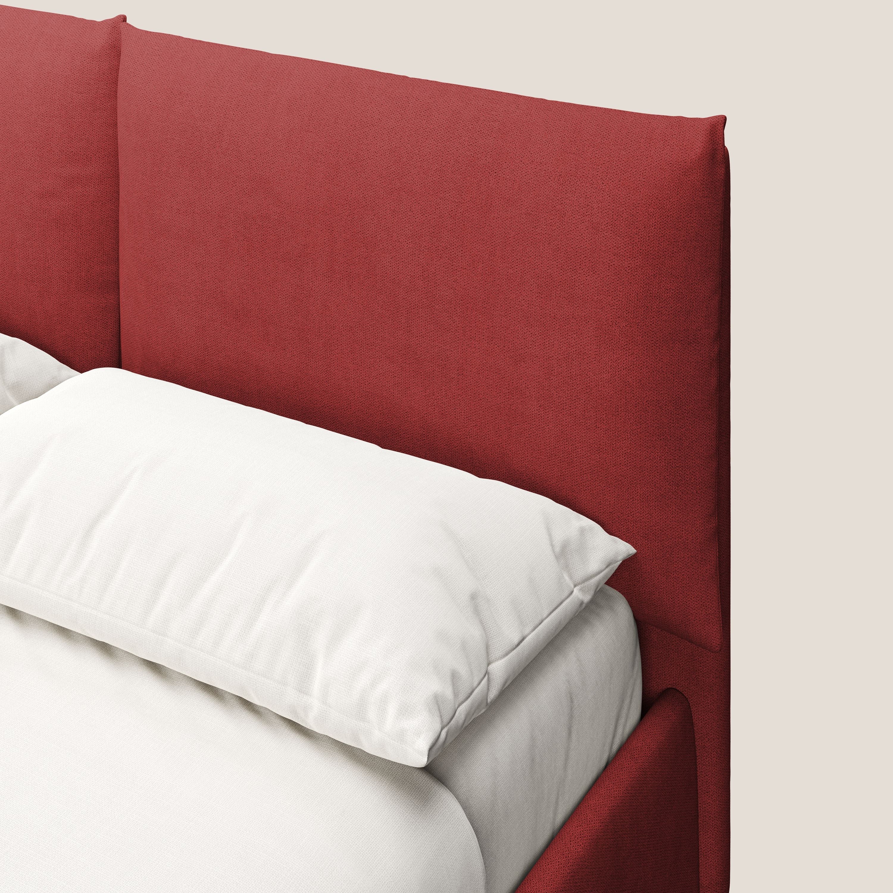 Mariana letto imbottito contenitore con cuscini in tessuto impermeabile T02 rosso - divani.store