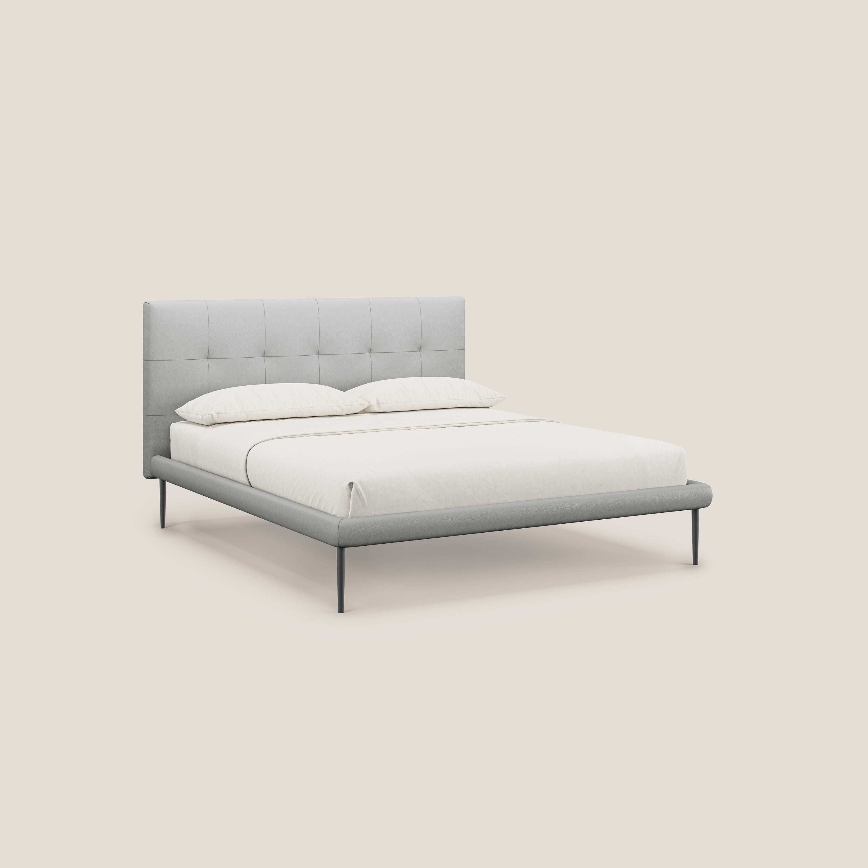 Midori letto imbottito trapuntato in ecopelle con piedini alti T04 grigio chiaro - divani.store