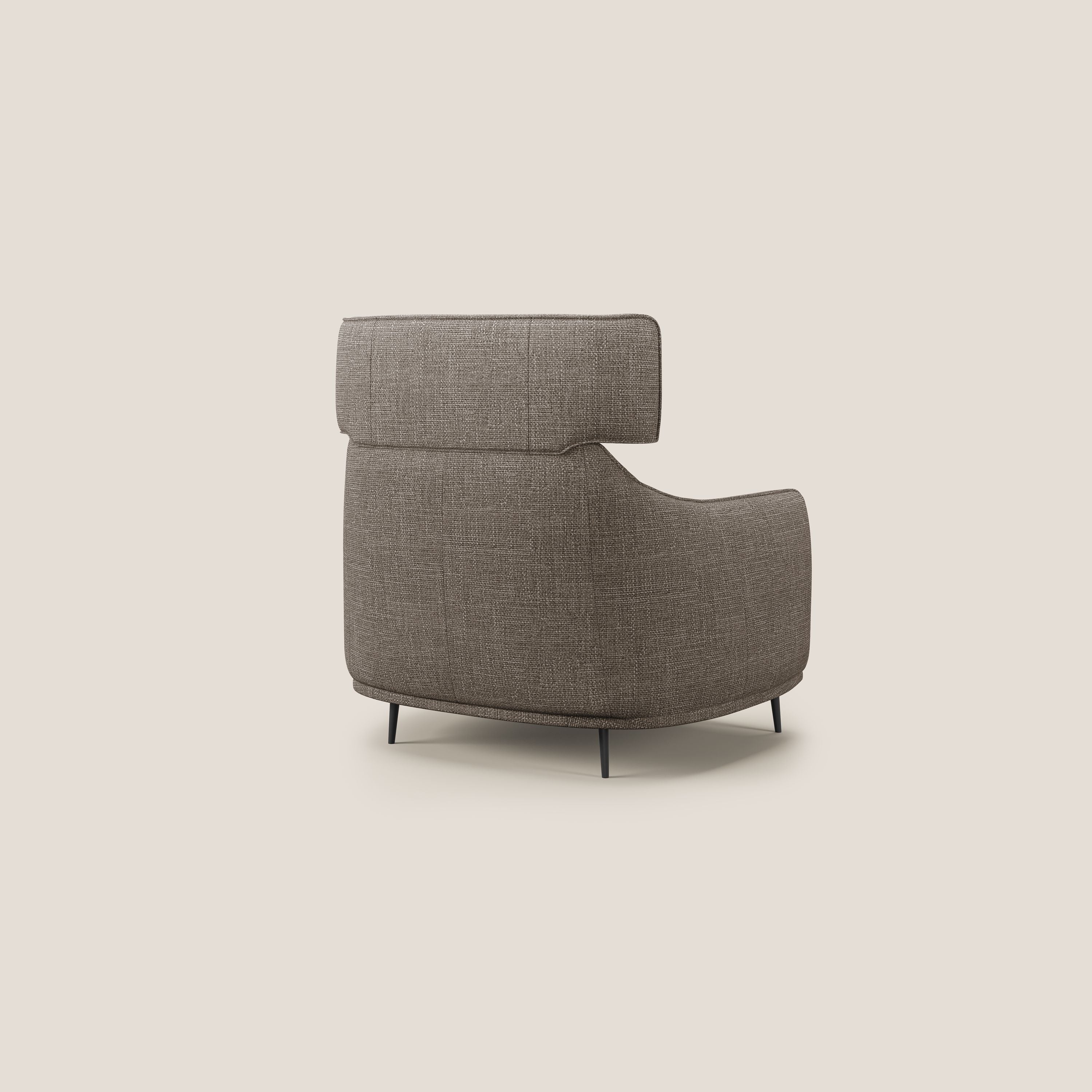Zelda Poltroncina dal design moderno in morbido tessuto impermeabile T06 marrone - divani.store