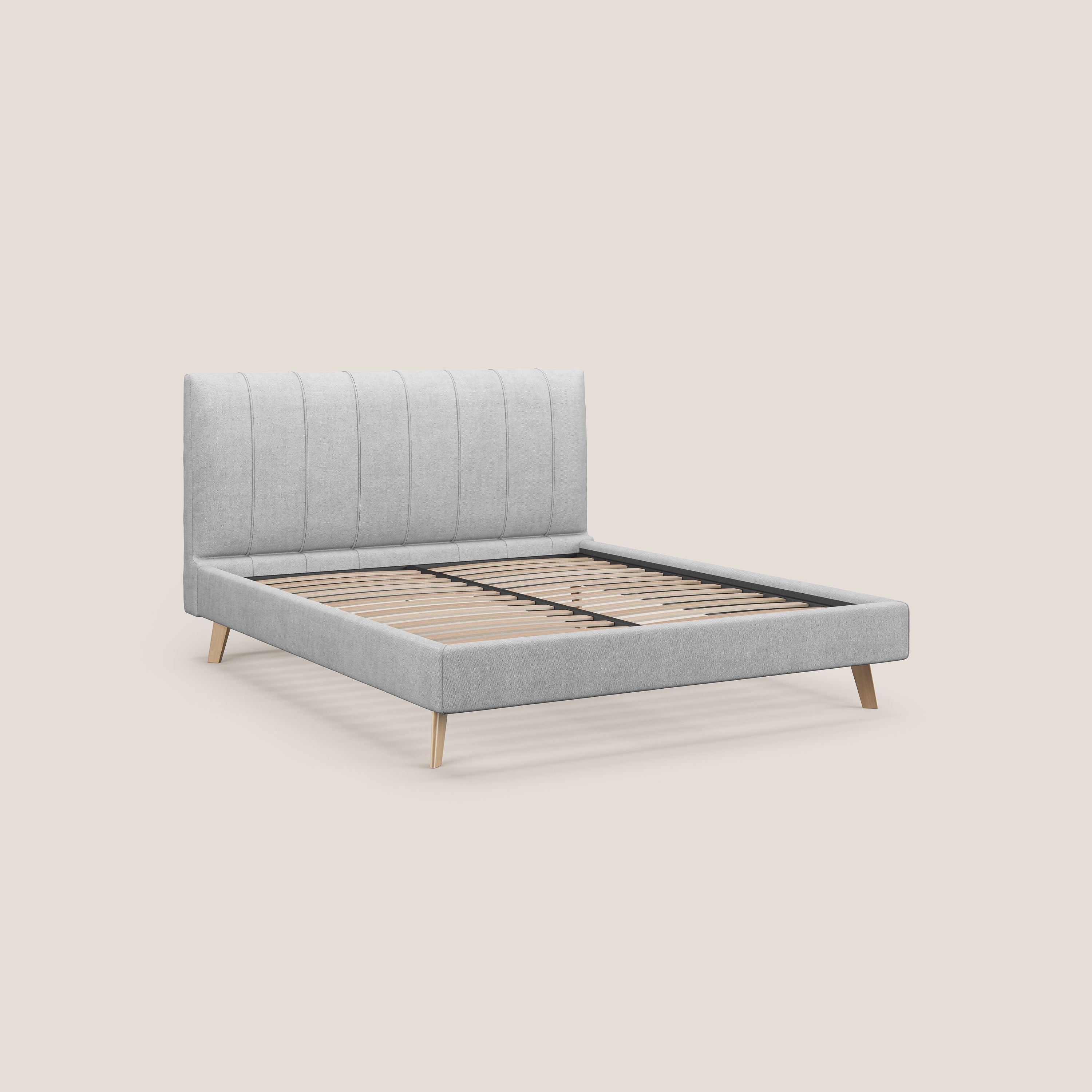 Selene letto imbottito con piedini naturali sfoderabile in tessuto impermeabile T02 grigio chiaro - divani.store