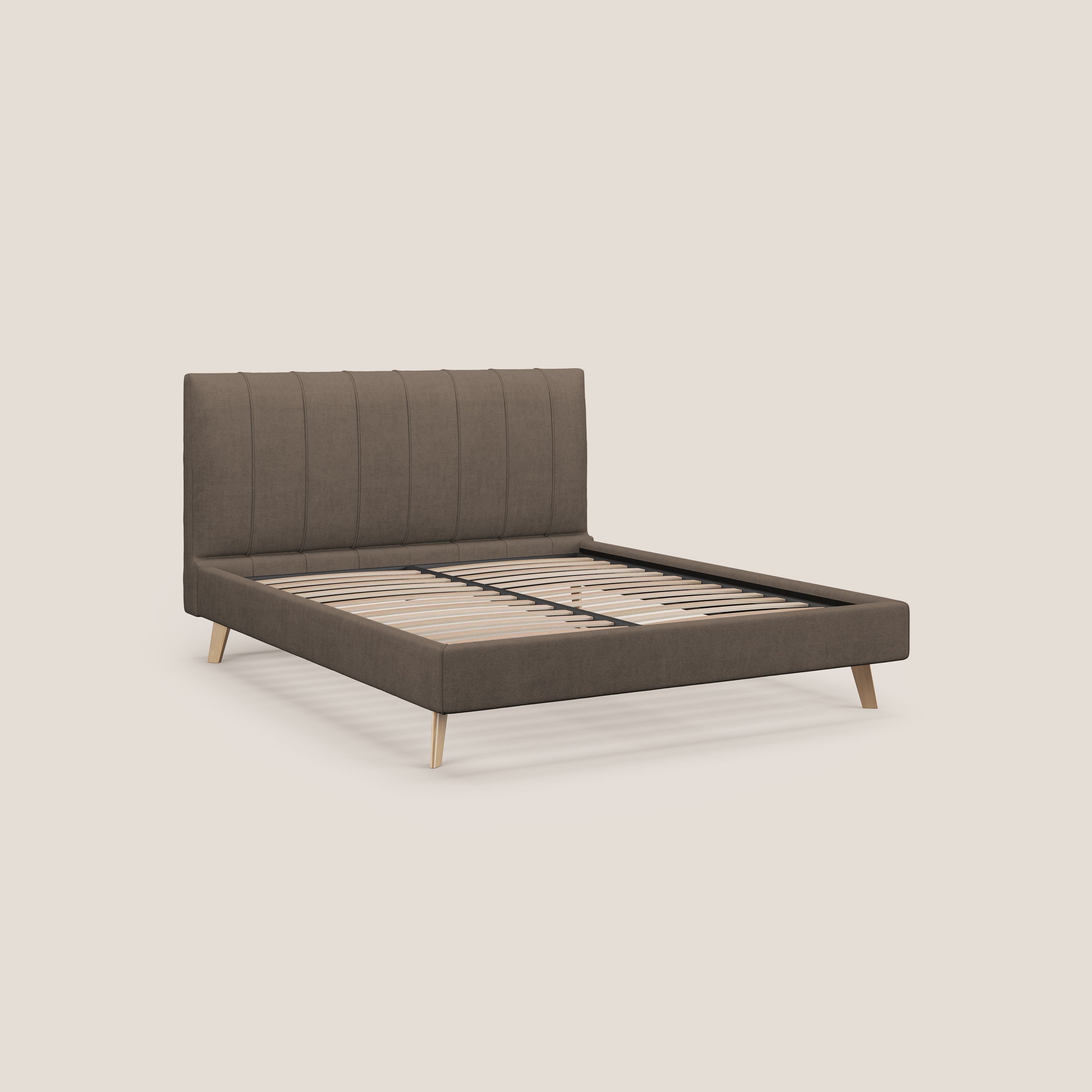 Selene letto imbottito con piedini naturali sfoderabile in tessuto impermeabile T02 marrone - divani.store