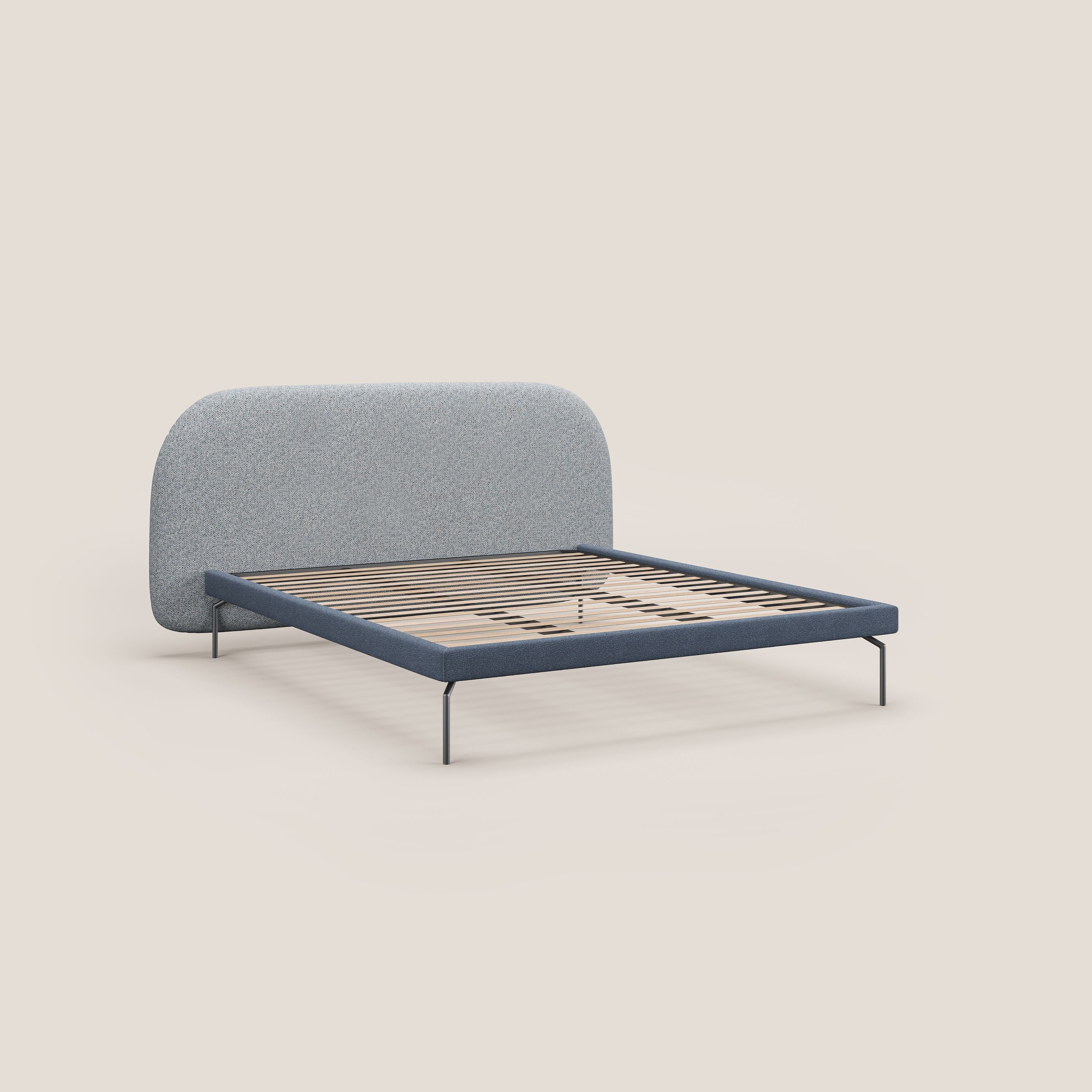 Soleil letto imbottito di design con piedi alti in metallo in bouclet smacchiabile T12 carta da zucchero - divani.store