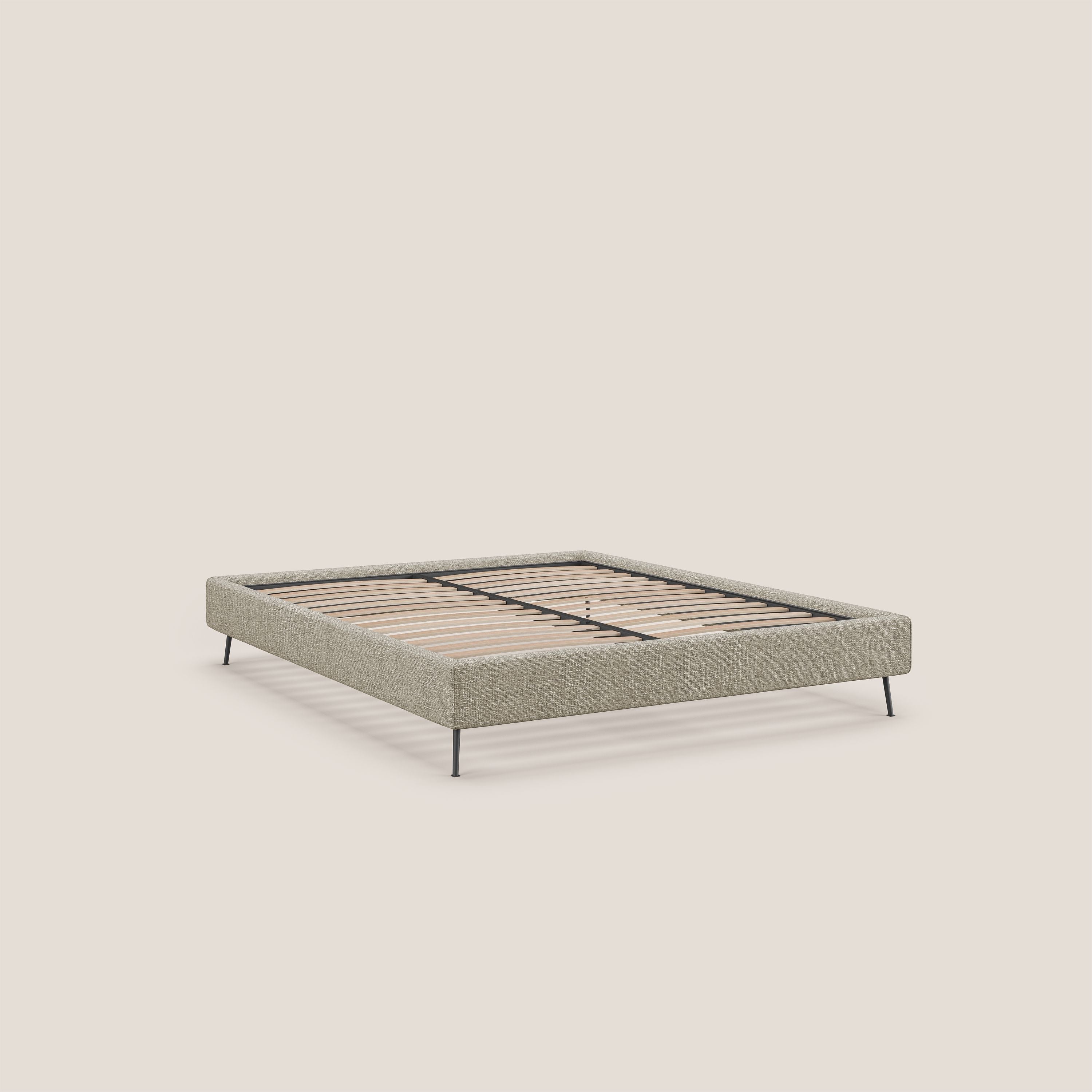 Steve sommier giroletto piedi alti in tessuto impermeabile T10 tortora - divani.store