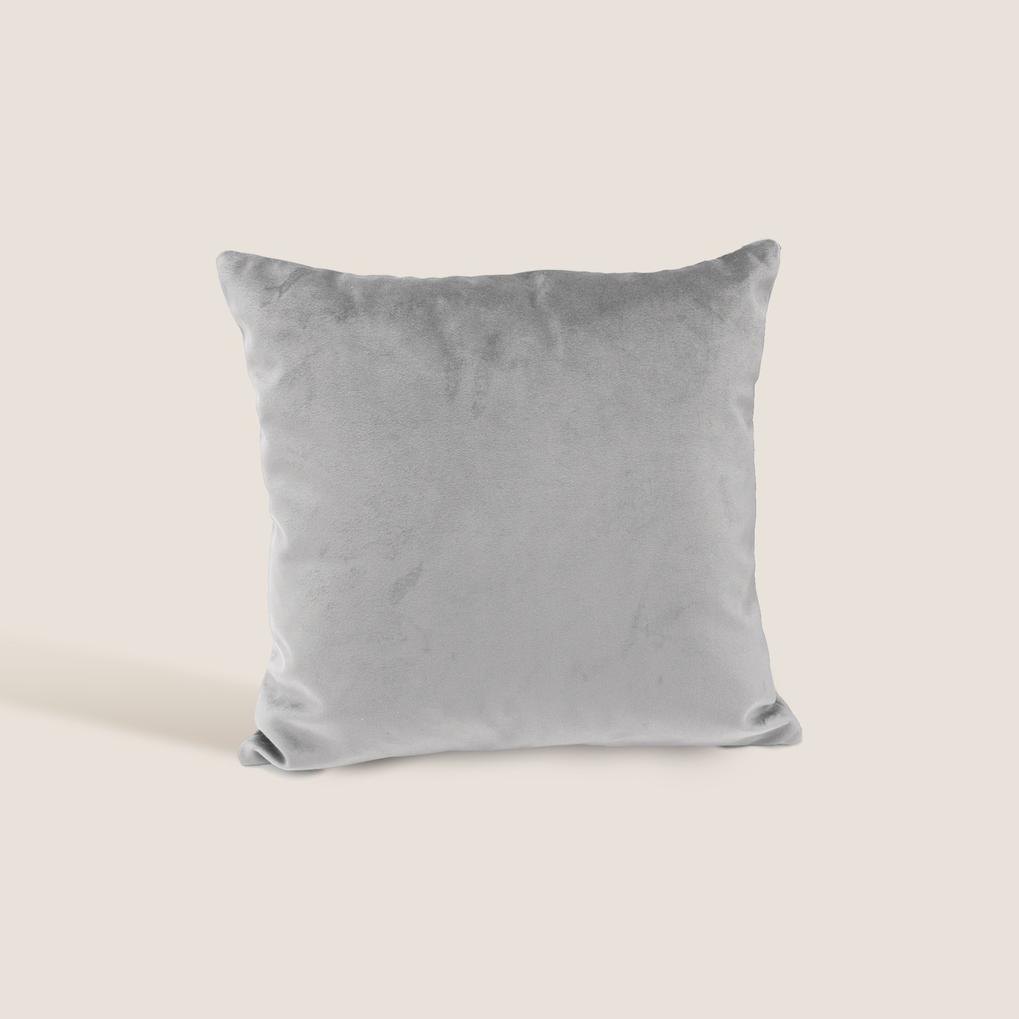 Velluto cuscini quadrati disponibile in diverse colorazioni in velluto impermeabile grigio chiaro - divani.store