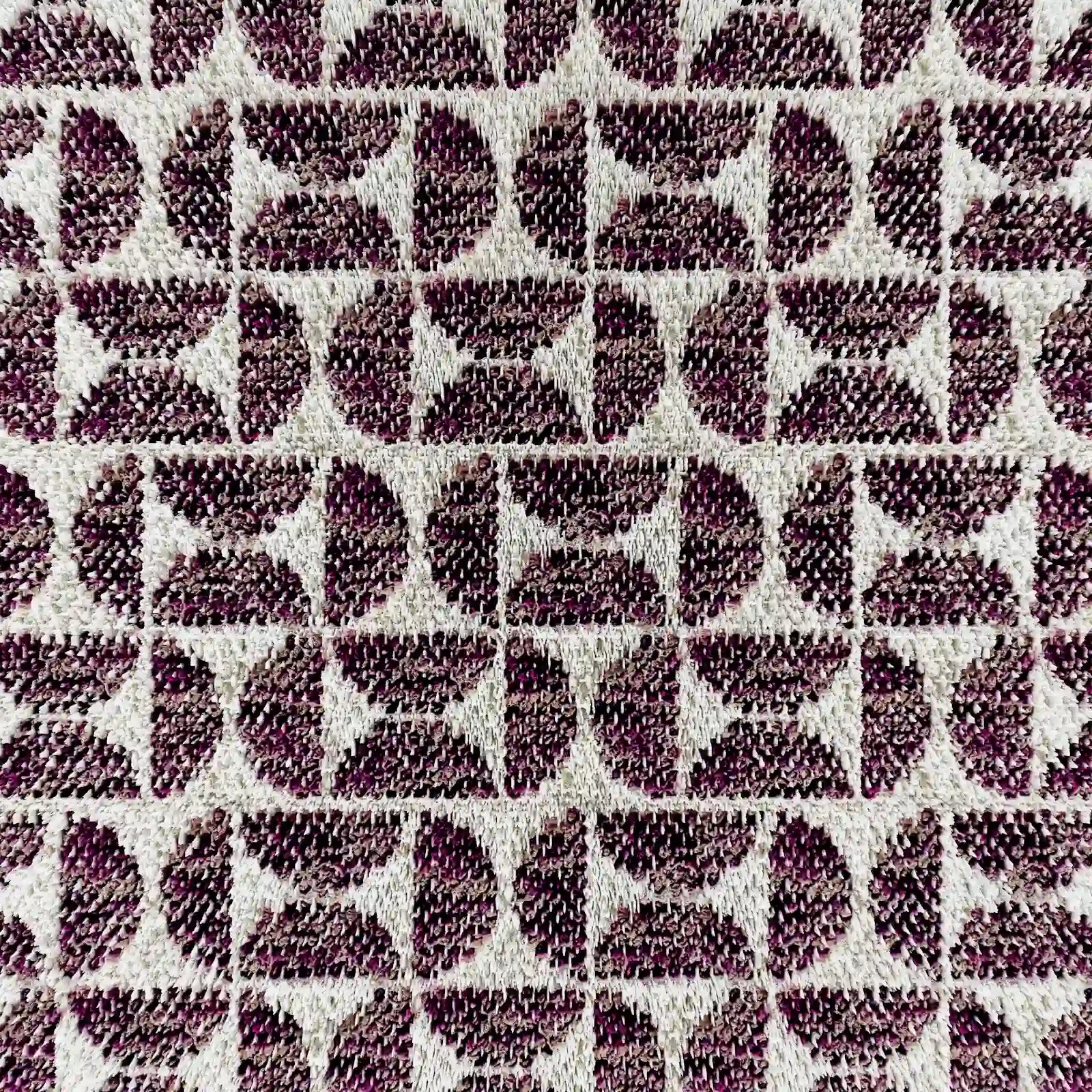 Primo piano del modello "Cuscino Decoro 45x45 in Lino" di Naxos, disponibile su Divani.Store, che mostra il suo elegante motivo geometrico composto da semicerchi e quadrati color bordeaux su sfondo beige, disposti in file orizzontali per creare un effetto astratto, simmetrico e ricco di texture.
