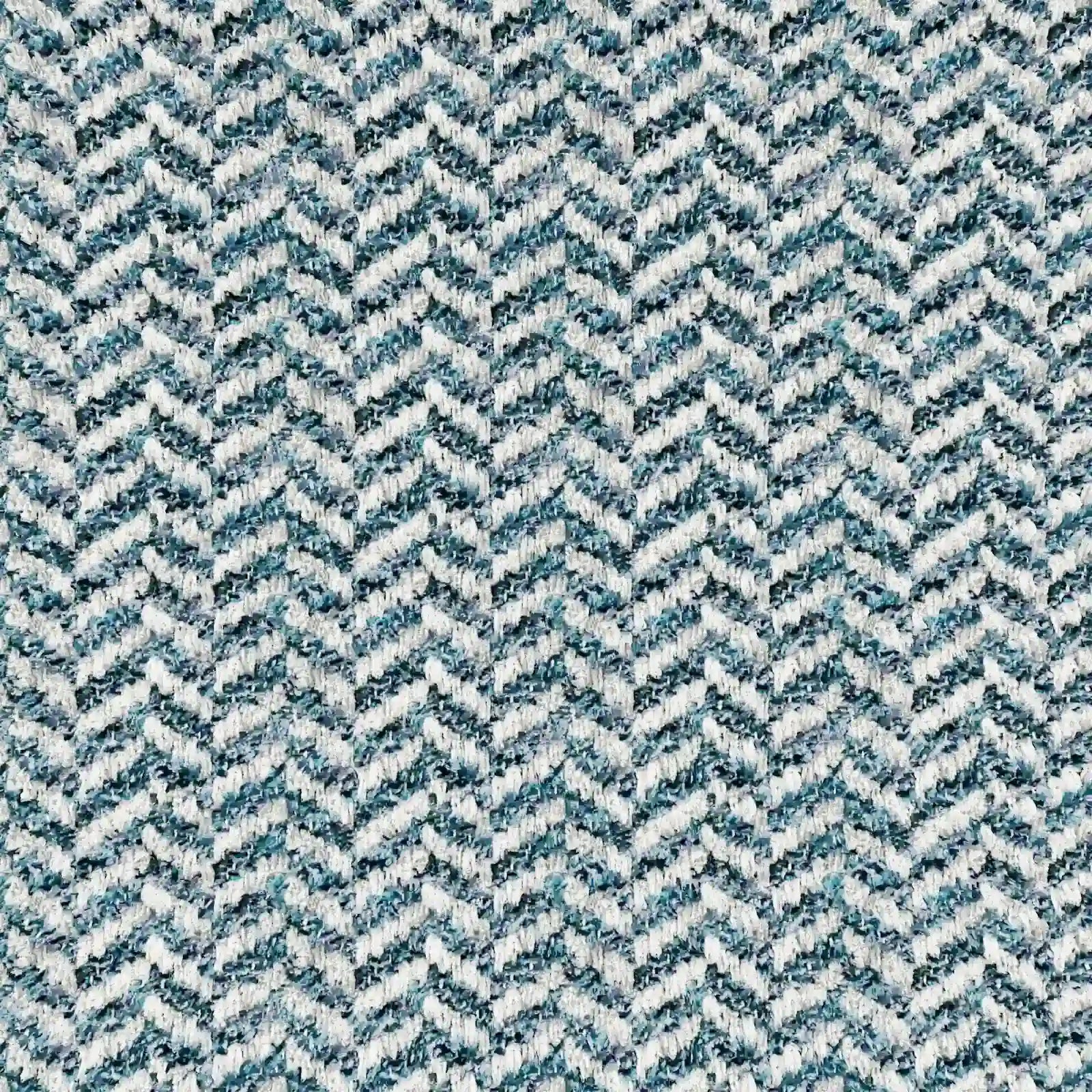 Primo piano del cuscino Sorrento 45x45 in lino di Divani.Store: la sua trama geometrica a spina di pesce nei toni del bianco, del verde acqua e del grigio lo rende perfetto per cuscini moderni e di tendenza e per un arredamento elegante.
