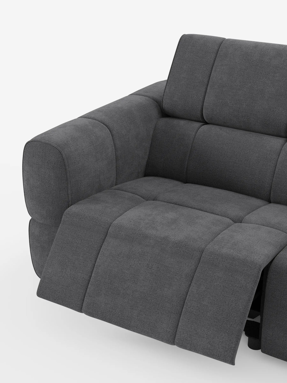 Giotto, divano modulare a 4 posti con poggiatesta reclinabili e funzione relax elettrica opzionale, in tessuto smacchiabile T23: un divano modulare a 4 posti color grigio antracite con trama a rilievo, poggiapiedi reclinabile e poggiatesta regolabili su sfondo bianco.