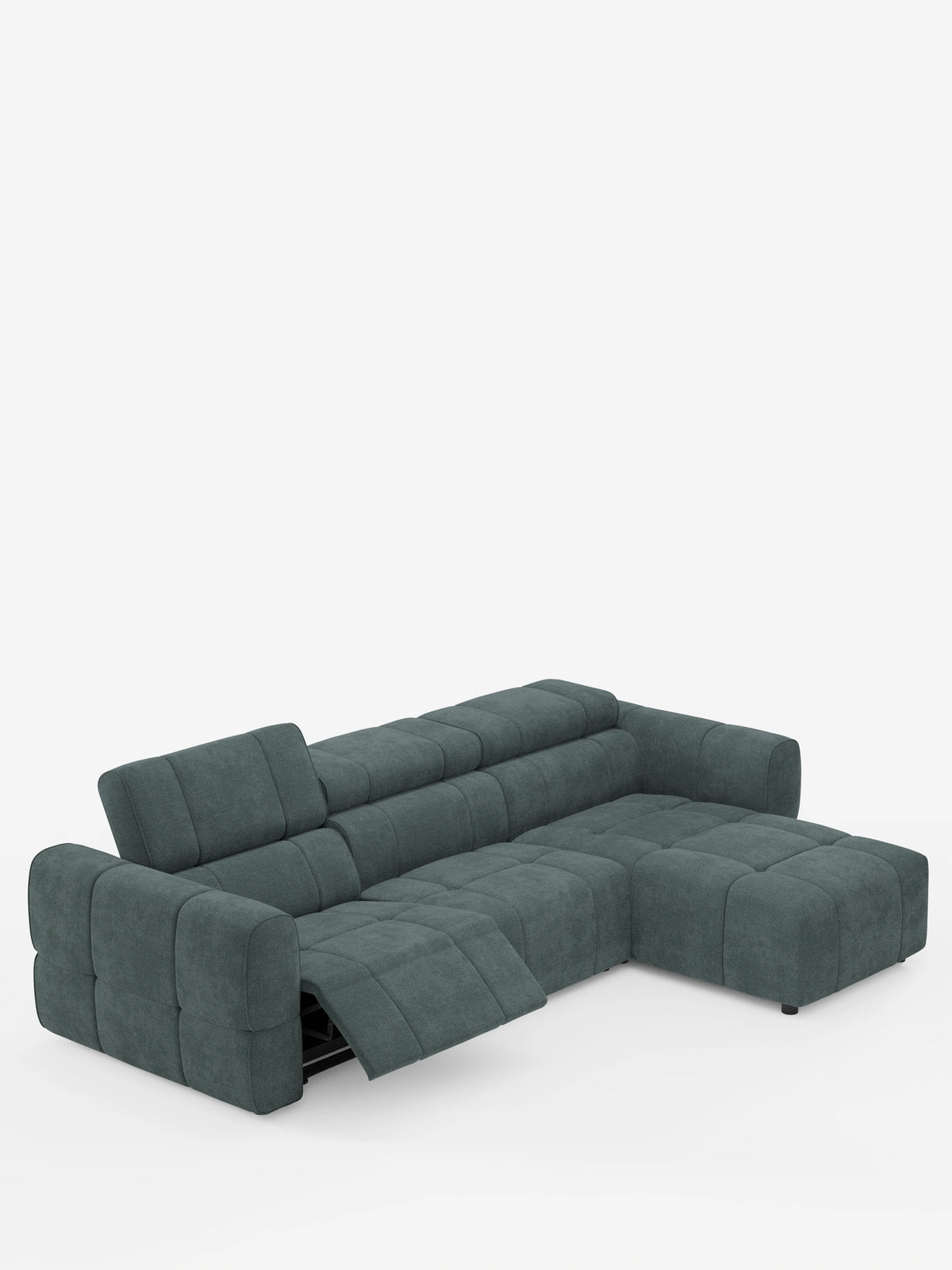 Un divano angolare modulare Giotto color verde acqua scuro a 5 posti, lungo 296 cm, con penisola e funzione relax elettrica opzionale, rivestito in tessuto smacchiabile T23, caratterizzato da un rivestimento trapuntato, un poggiatesta regolabile e un sedile in posizione reclinata su uno sfondo bianco.
