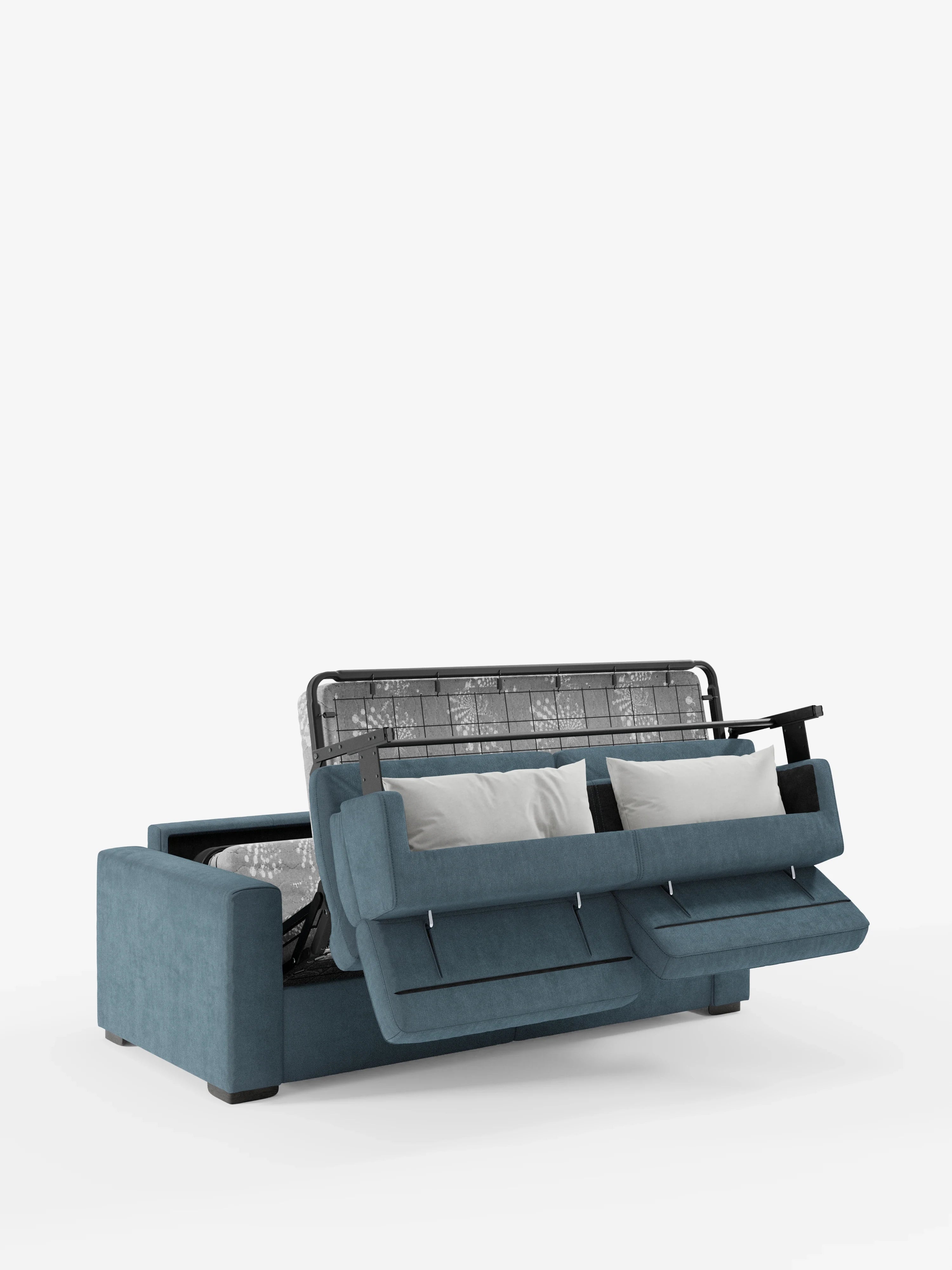 Un divano letto a 3 posti Maximus color verde acqua di Divani.Il divano è parzialmente aperto, mettendo in evidenza la struttura metallica del letto e un materasso ALTO da 20 cm posizionato con cura. I cuscini sono fissati alla zona di seduta, con due cuscini bianchi appoggiati allo schienale interno del divano letto, dotato di poggiatesta reclinabile in tessuto Oeko-Tex antimacchia. Lo sfondo è bianco a tinta unita.
