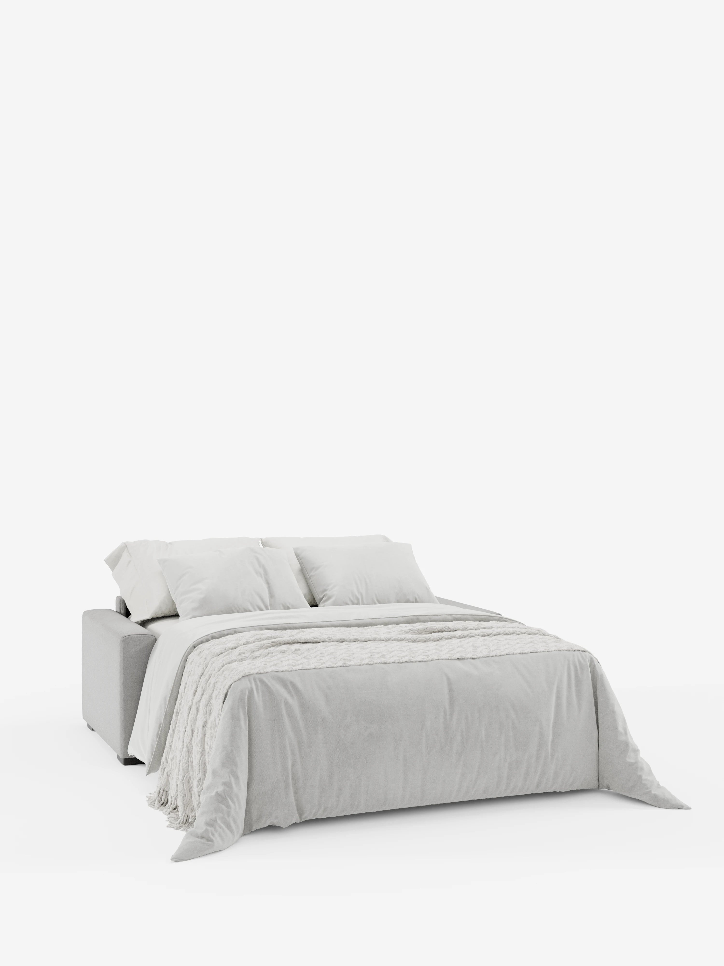 Un divano letto Maximus a 3 posti con materasso ALTO da 20 cm di Divani.Store, completamente allestito, è esposto con una testiera bassa, due cuscini, una coperta grigio chiaro e un copriletto drappeggiato con cura e leggermente ruvido al tatto. Ricordando il comfort tipico di un divano letto matrimoniale, il tessuto antimacchia certificato Oeko-Tex e i poggiatesta regolabili di questo letto risaltano su uno sfondo bianco a tinta unita.