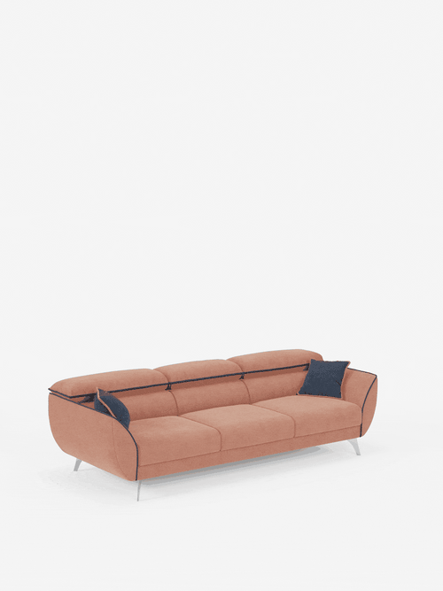 Vi presentiamo il divano Michelangelo 4 Posti bicolore di Divani.Store: un divano contemporaneo color marrone chiaro dotato di tre sedute estraibili e poggiatesta regolabili, realizzato in tessuto T23 facile da pulire. Le eleganti gambe in metallo e le rifiniture in blu scuro ne accentuano la silhouette moderna, mentre due cuscini decorativi blu navy poggiano con eleganza sul lato destro. Lo sfondo bianco a tinta unita ne sottolinea la sofisticata versatilità, rendendo questo divano con sedute estraibili