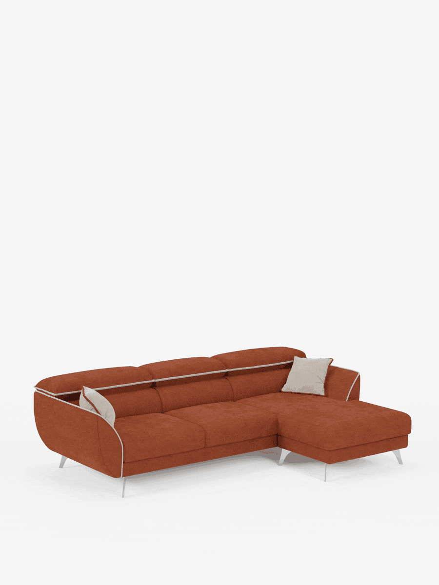 Vi presentiamo il divano angolare bicolore Michelangelo con penisola e sedute estensibili di Divani.Store: un divano componibile contemporaneo rivestito in tessuto T23 resistente alle macchie nei toni dell’arancio ruggine e dotato di una chaise longue orientata a destra. Questo elegante divano presenta gambe angolari in metallo, bordature bianche lungo i bordi, due cuscini decorativi grigio chiaro e poggiatesta regolabili. Il prodotto è fotografato su uno sfondo bianco a tinta unita.