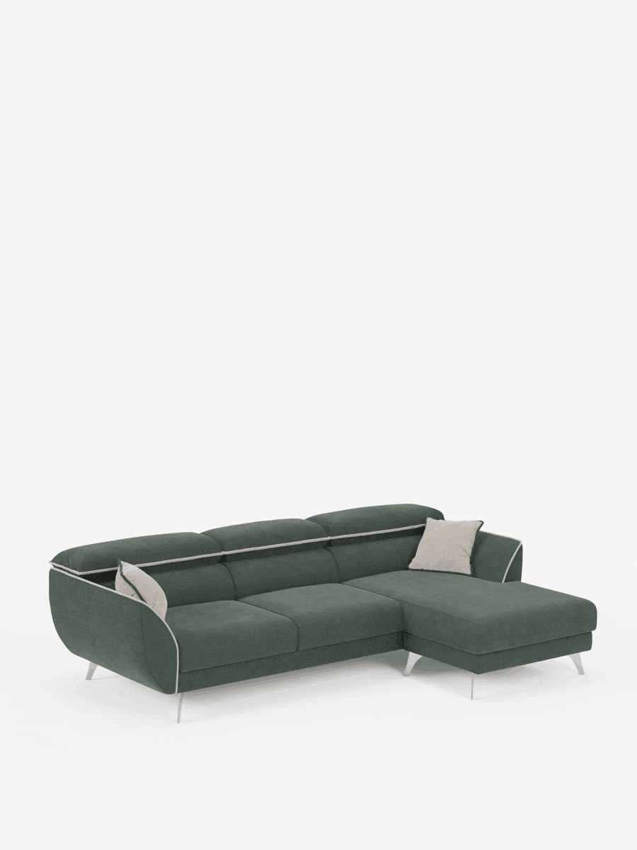 Un divano angolare Michelangelo bicolore di Divani.Store, caratterizzato da un rivestimento in tessuto verde scuro con bordino bianco, gambe in metallo e una chaise longue fissa sul lato destro. Il divano è dotato di poggiatesta regolabili e viene fornito con due cuscini decorativi beige chiaro. Lo sfondo è bianco a tinta unita.