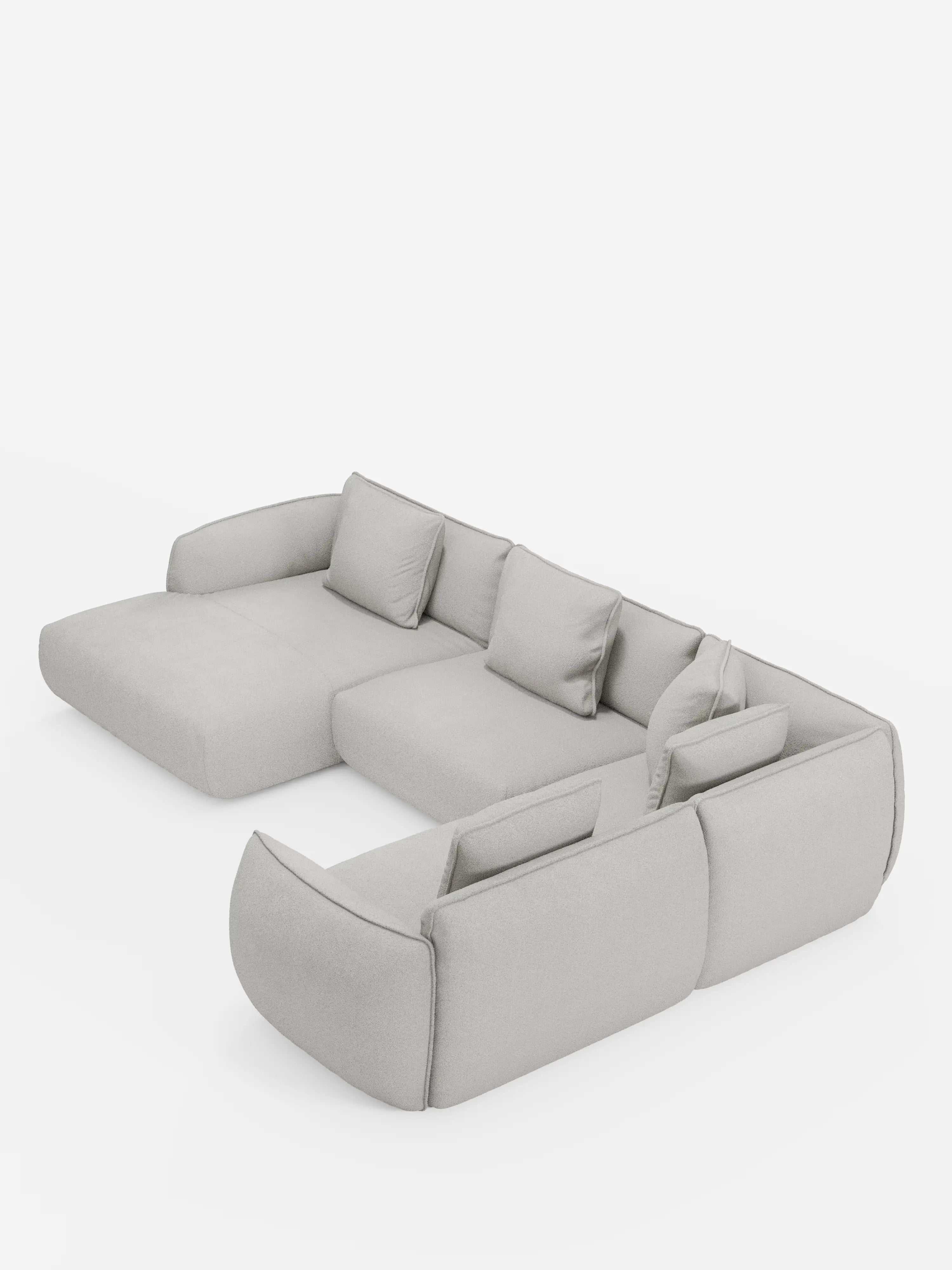 Divano angolare panoramico componibile Nimbus con penisola e angolo in tessuto antimacchia T33 di Divani.Store, qui presentato in una finitura grigio chiaro con morbidi cuscini e braccioli bassi e larghi. Questo divano moderno e minimalista è dotato di quattro cuscini di seduta e cinque cuscini dello schienale coordinati, il tutto su uno sfondo bianco a tinta unita. Realizzato in Italia, l’elegante divano modulare Nimbus coniuga con naturalezza stile e comfort per gli spazi abitativi contemporanei.