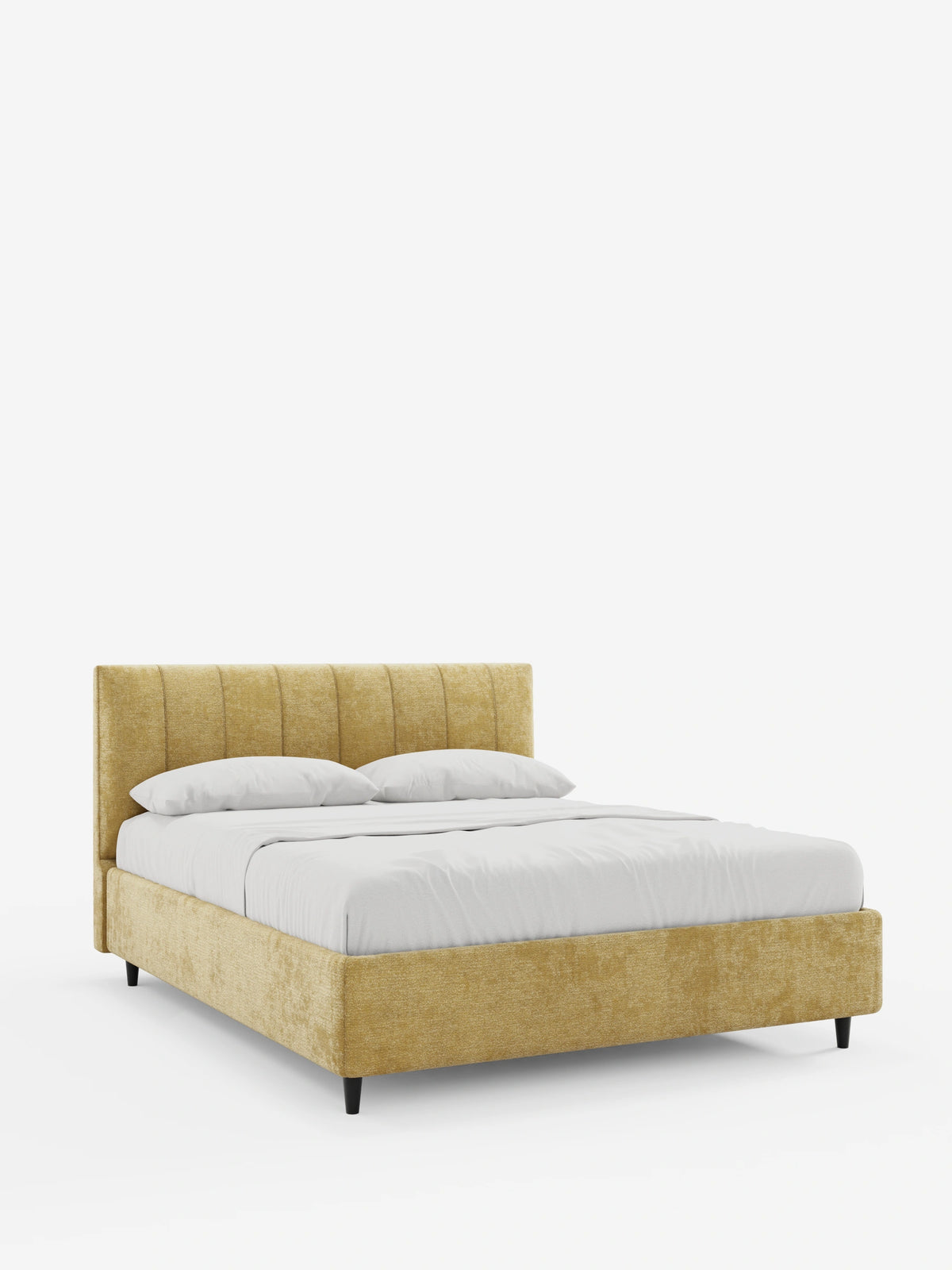 Letto imbottito ONYX con contenitore e testiera verticale in tessuto certificato Oeko-Tex® color giallo senape, caratterizzato da una testiera alta con cuciture verticali, biancheria da letto bianca e piccole gambe affusolate nere su uno sfondo bianco a tinta unita.