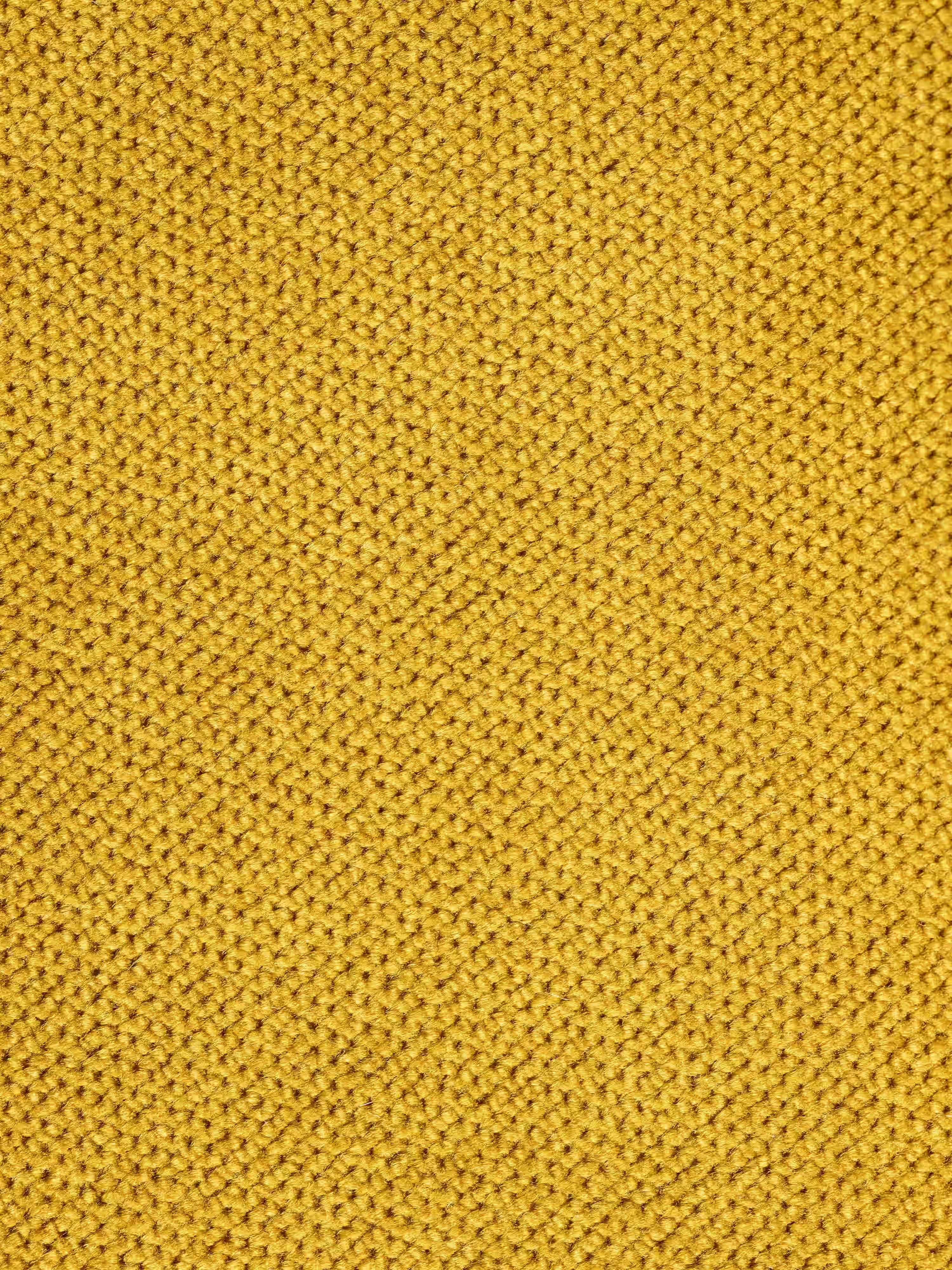 Primo piano di un tessuto a maglia giallo con trama in rilievo, che ricorda il raffinato rivestimento smacchiabile “effetto vellutino T30” presente sul divano angolare Michelangelo con penisola e sedute estensibili di Divani.Store. Il motivo ripetuto di piccoli punti in rilievo riproduce l’aspetto uniforme e accogliente della trama fitta di questo elegante divano, creando una superficie invitante, ideale per qualsiasi zona relax configurabile grazie al suo tocco morbido e alle finiture di alta qualità.