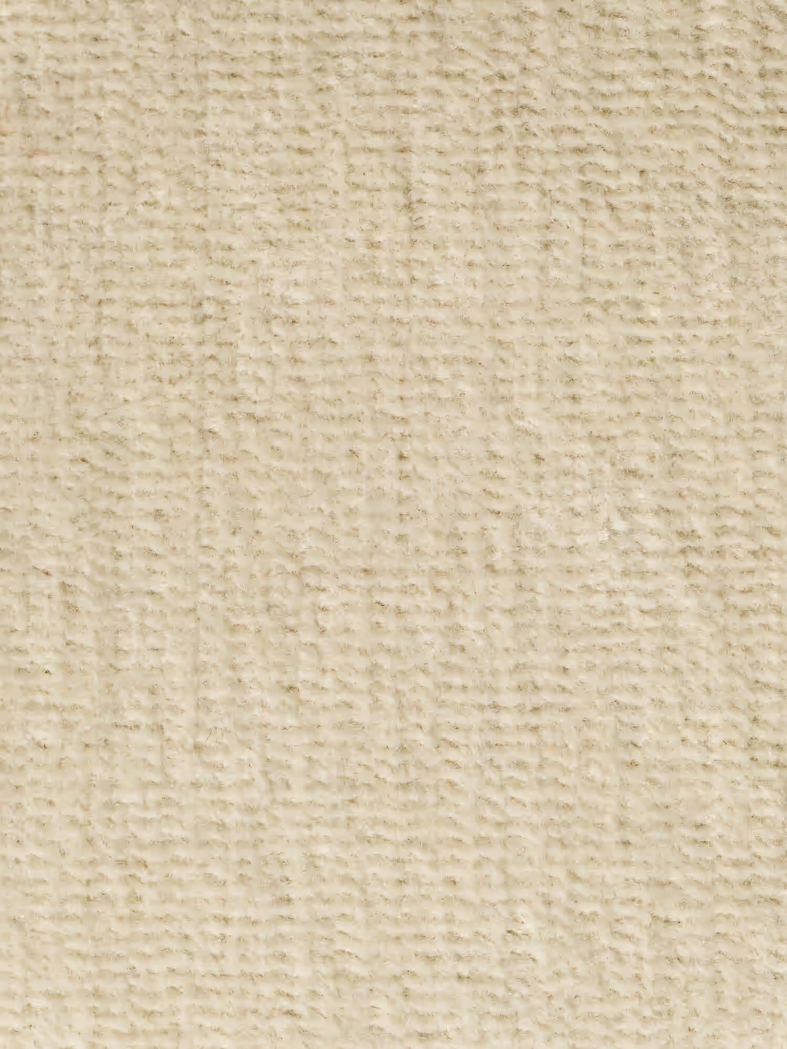 Un primo piano della superficie beige e testurizzata del divano letto Miryam con poggiatesta reclinabili e comfort maxi di Divani.Store mette in risalto il suo motivo intrecciato uniforme, realizzato in morbido tessuto smacchiabile T31. Le fibre morbide e leggermente irregolari creano un effetto accogliente e piacevole al tatto che esalta uno stile minimal contemporaneo. L’illuminazione uniforme accentua l’eleganza contemporanea del tessuto, perfetta per questo design compatto.