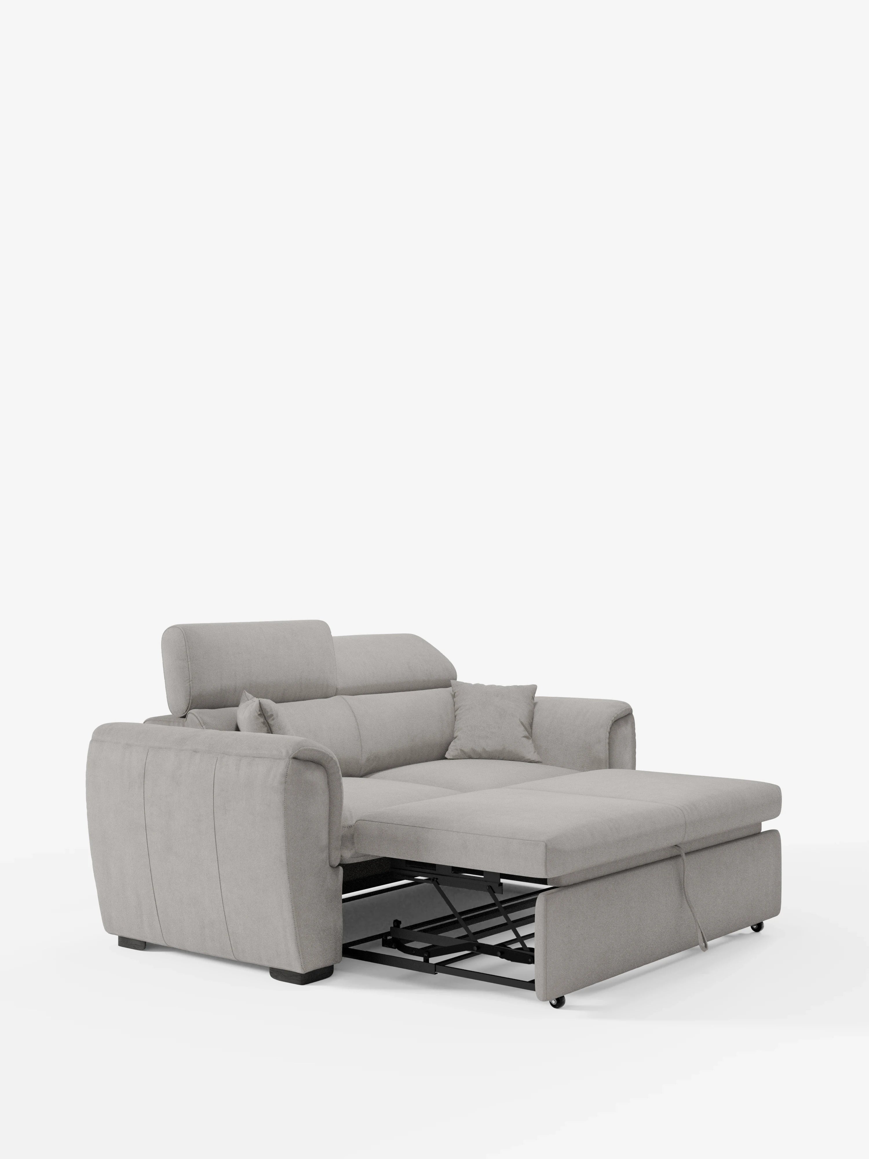Il divano a 2 posti estraibile Titano, color grigio chiaro, con poggiatesta reclinabili in tessuto smacchiabile Oeko-Tex® di Divani.Store, è raffigurato nella versione estesa, mettendo in risalto il pratico meccanismo a delfino del letto estraibile sottostante. Questo moderno divano a due posti presenta ampi braccioli, uno schienale imbottito con poggiatesta regolabili e due cuscini coordinati, il tutto su uno sfondo bianco a tinta unita.